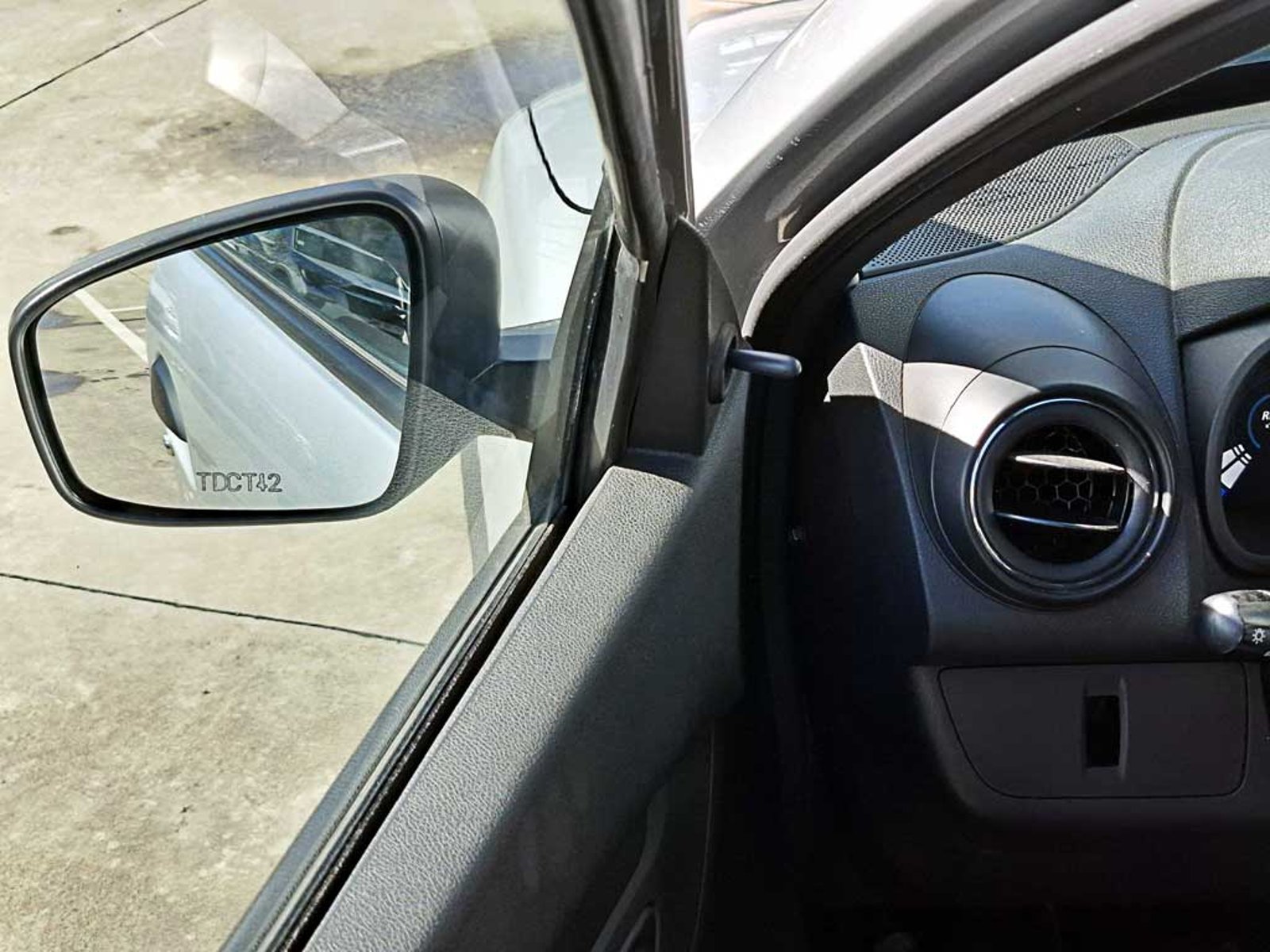 Renault KWID 1.0 HB ZEN MT 2024 - Imagen 14 de 19