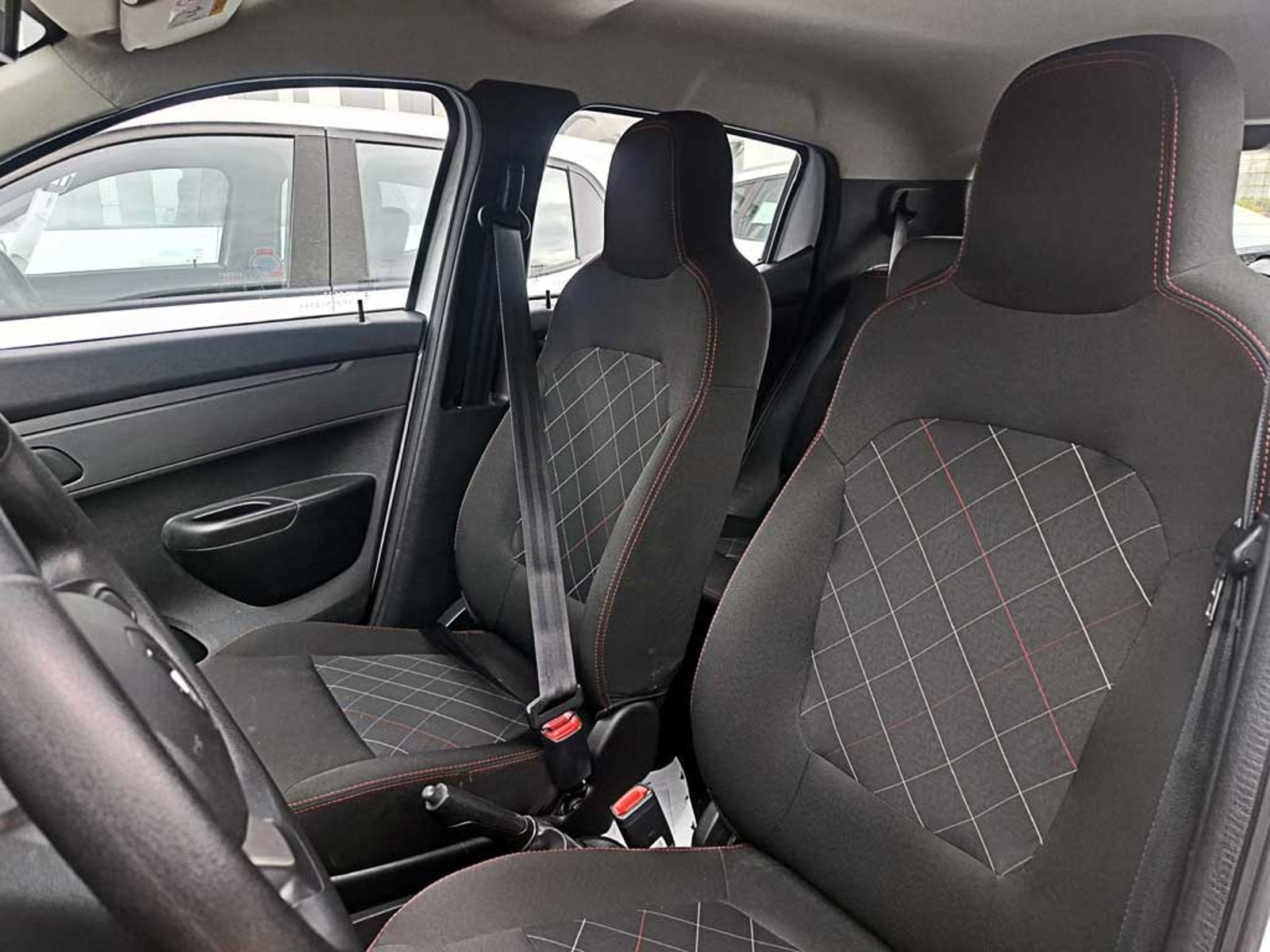 Renault KWID 1.0 HB ZEN MT 2024 - Imagen 15 de 19