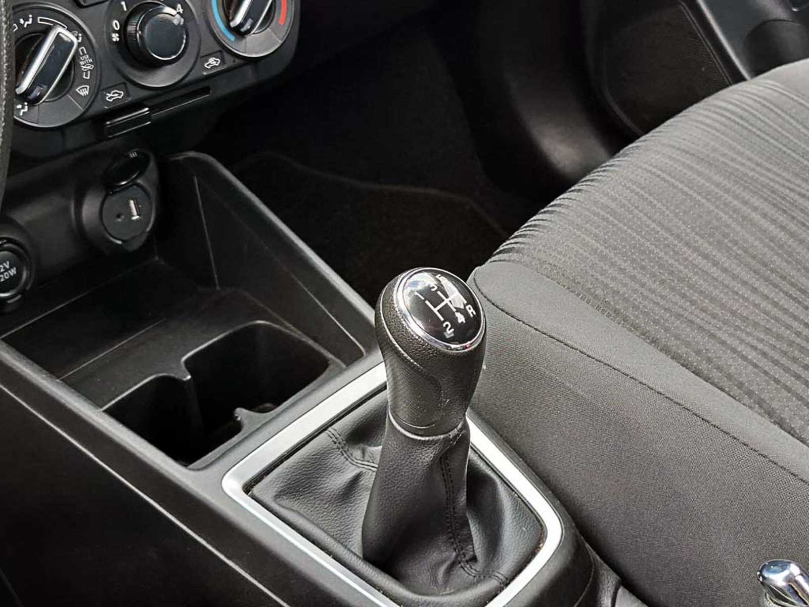 Suzuki DZIRE 1.2 GL MT 2024 - Imagen 18 de 19