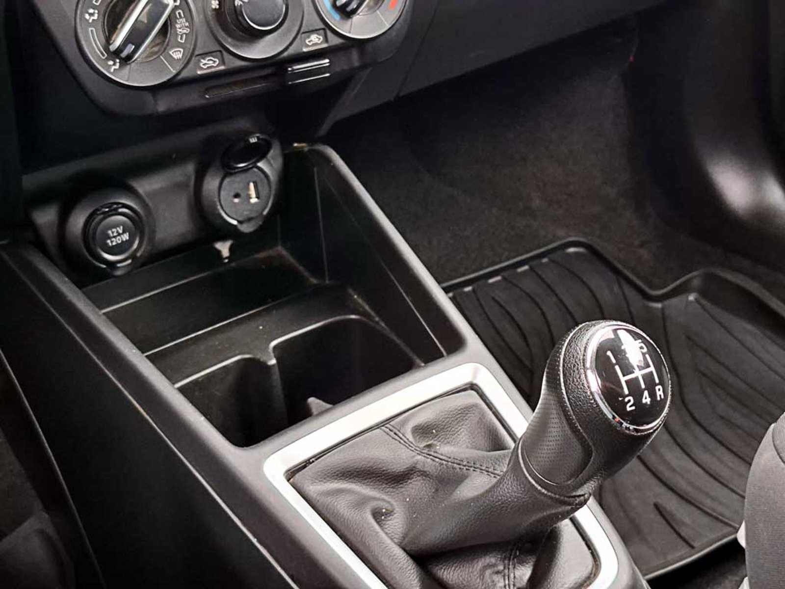 Suzuki DZIRE 1.2 GL MT 2024 - Imagen 18 de 19