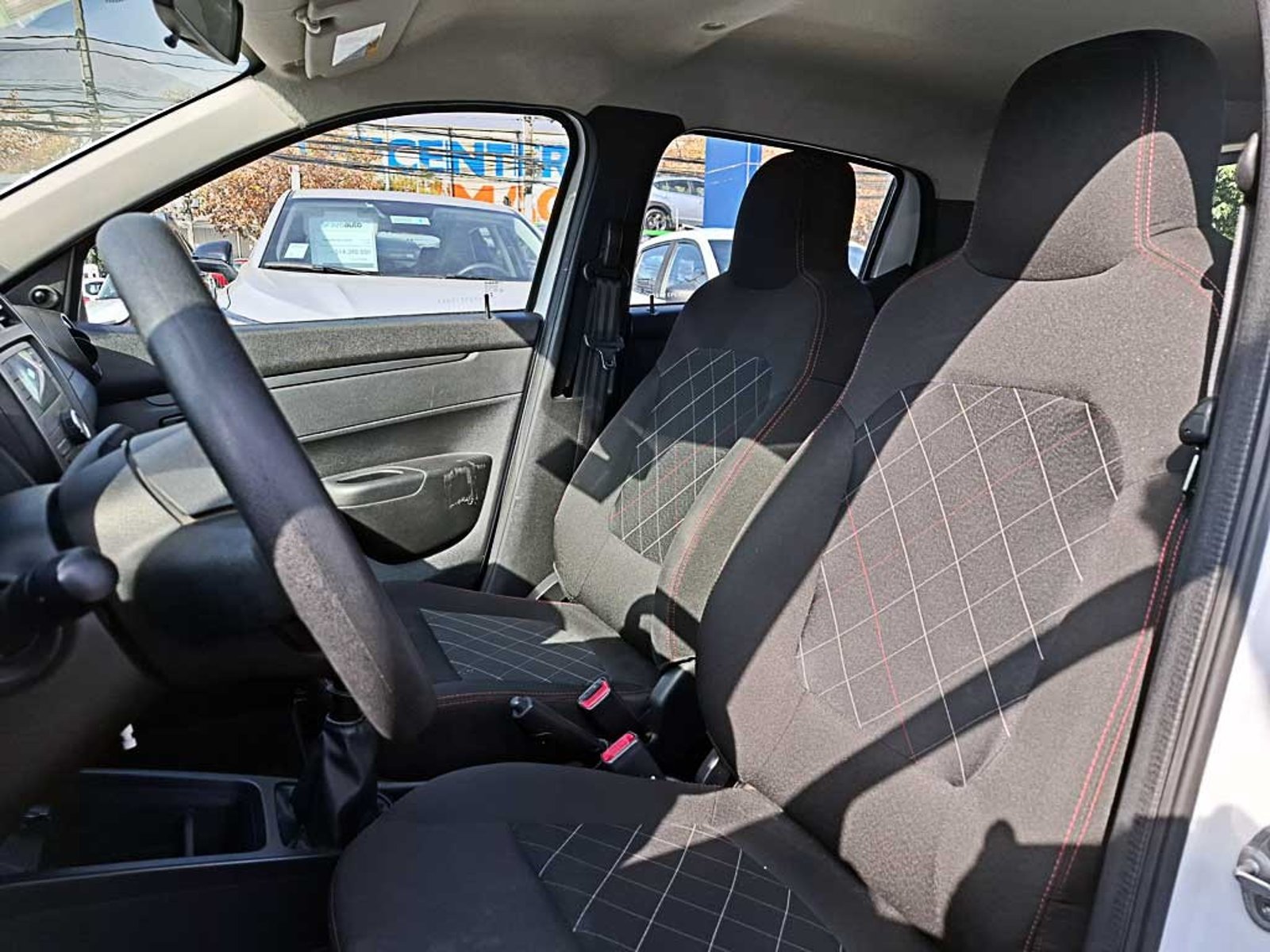 Renault KWID 1.0 HB ZEN MT 2024 - Imagen 11 de 18