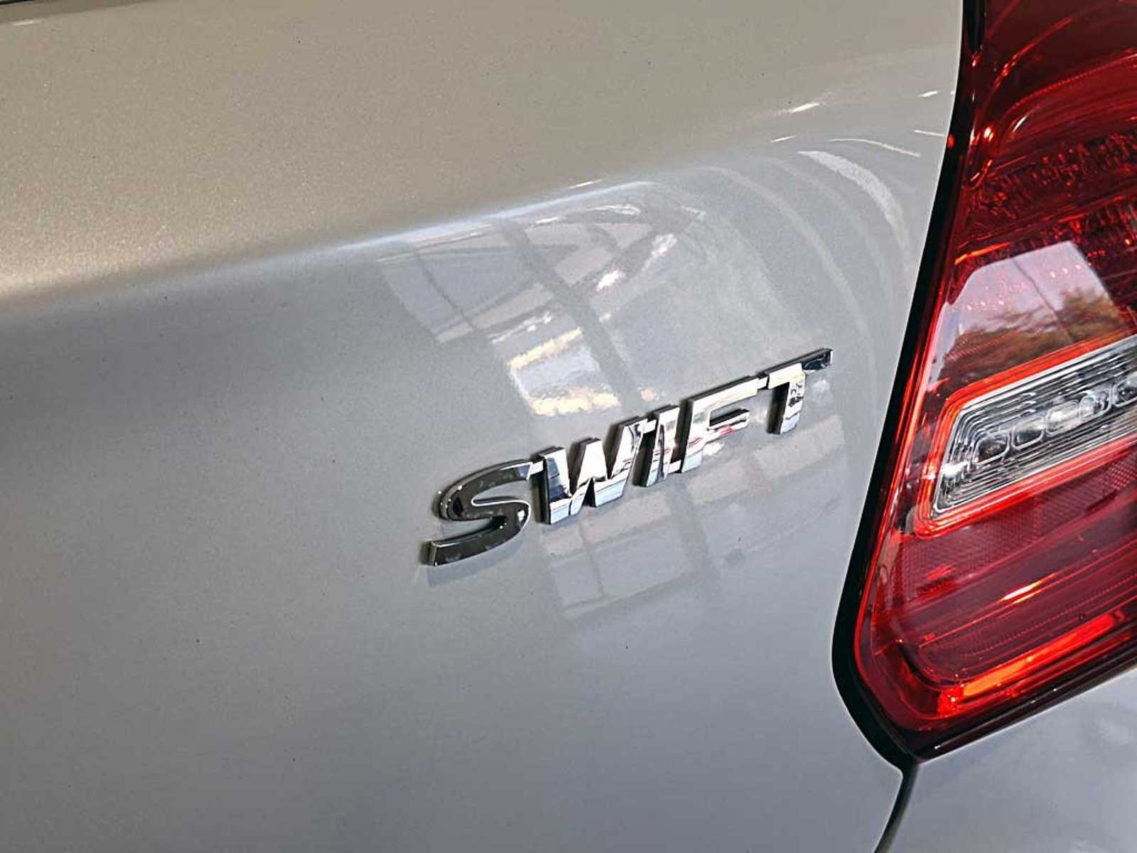 SUZUKI SWIFT 1.2 GLX PLUS AT 2023 - Imagen 9 de 20
