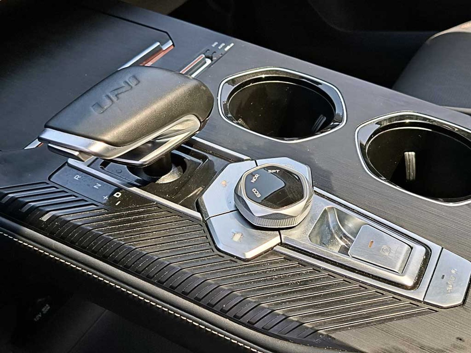 CHANGAN UNI-K 2.0 T ELITE AT 2024 - Imagen 19 de 20