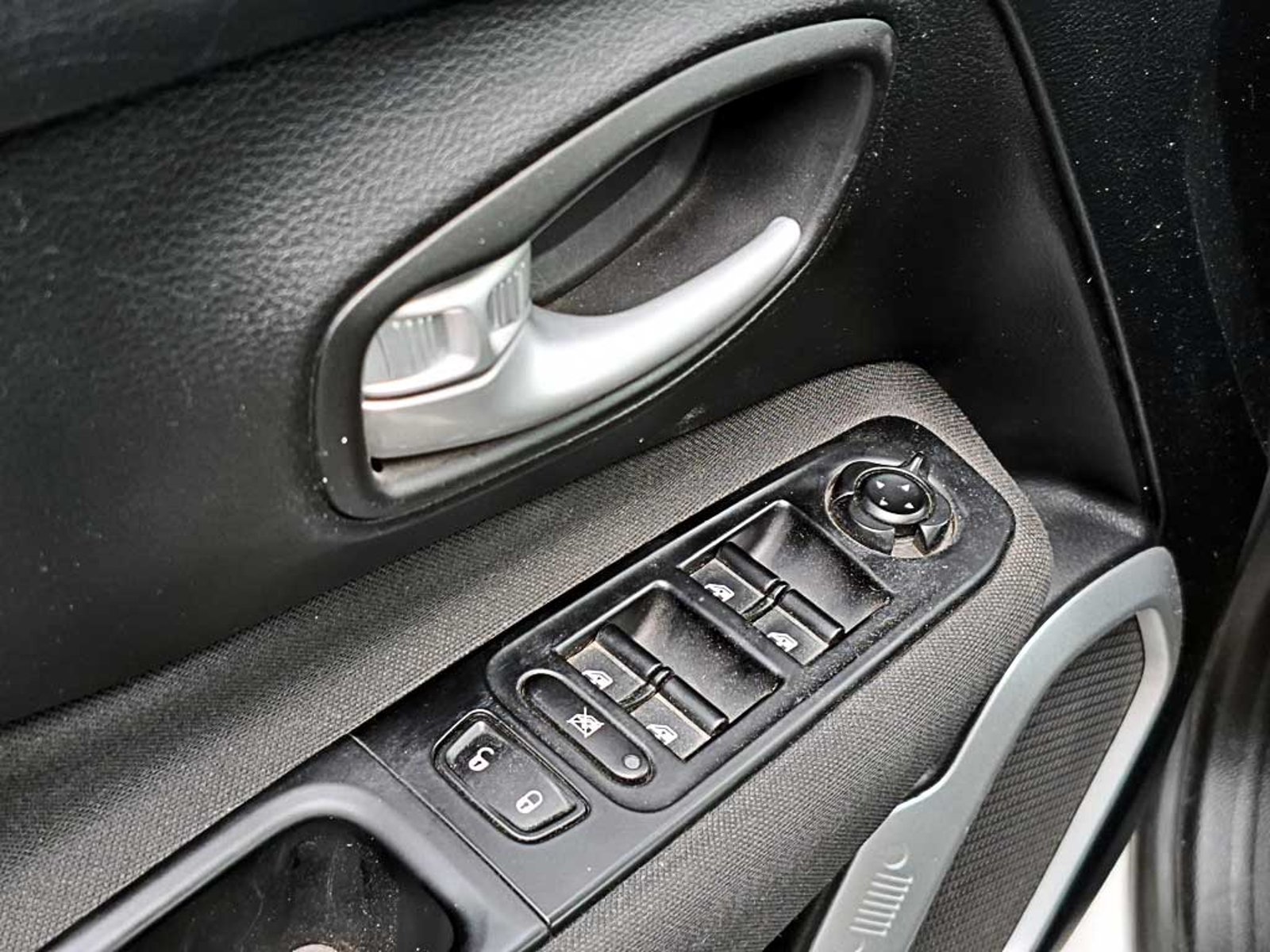 Jeep RENEGADE 1.8 SPORT LX MT 2022 - Imagen 14 de 20