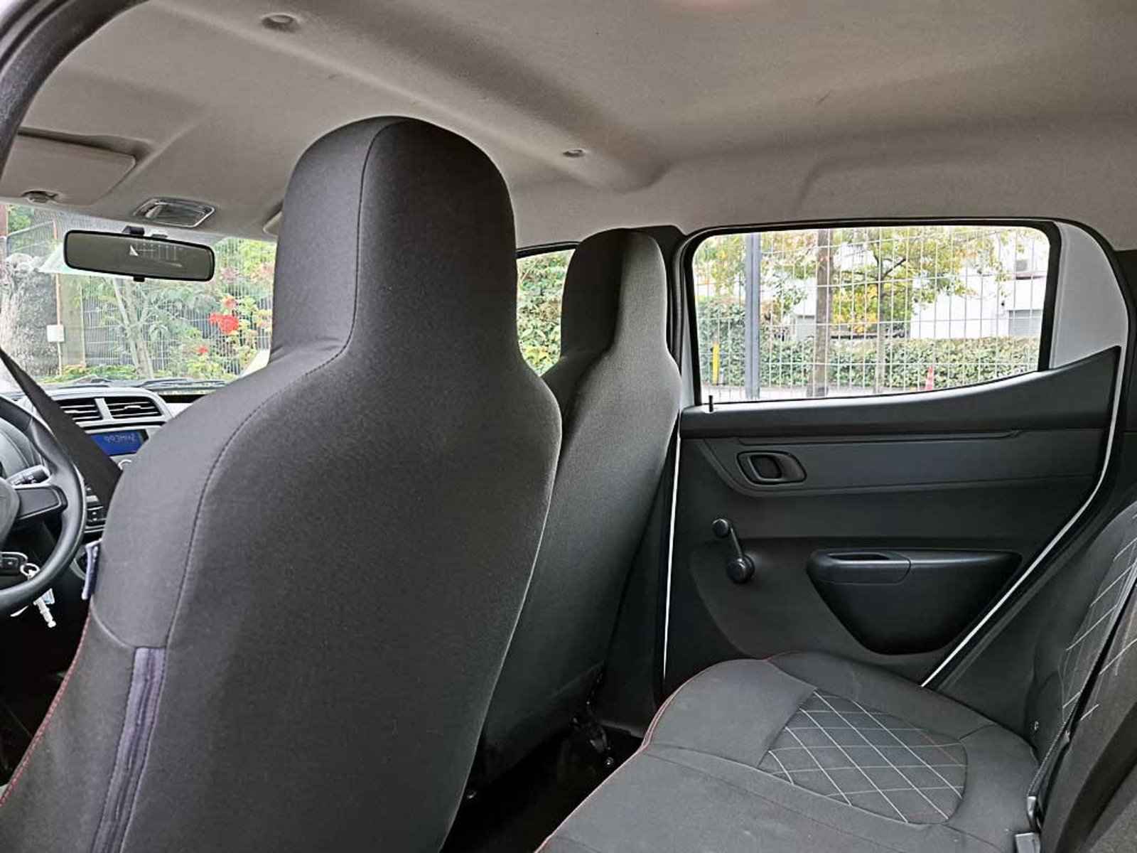 RENAULT KWID (IN) 1.0 HB INTENS MT 2024 - Imagen 13 de 19