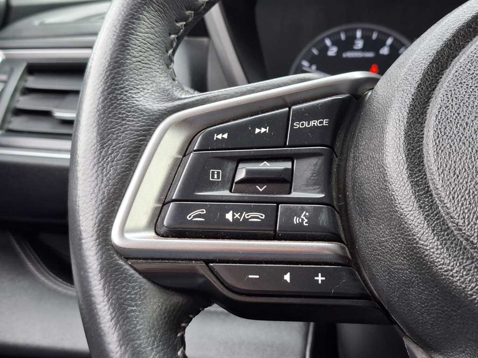 Subaru EVOLTIS 2.4 T LIMITED GARDX AT 4X4 2024 - Imagen 17 de 20