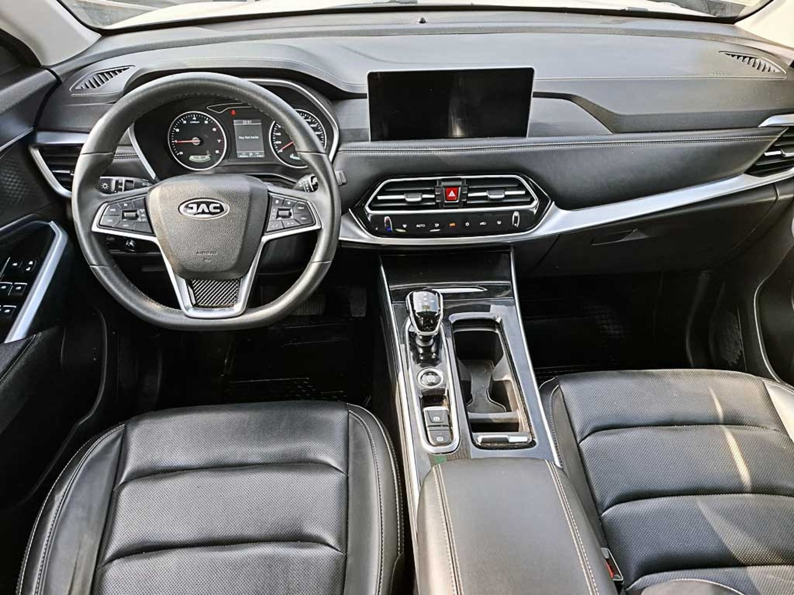 JAC JS8 (IN) 1.5 LUXURY SE DCT AT 2024 - Imagen 14 de 20