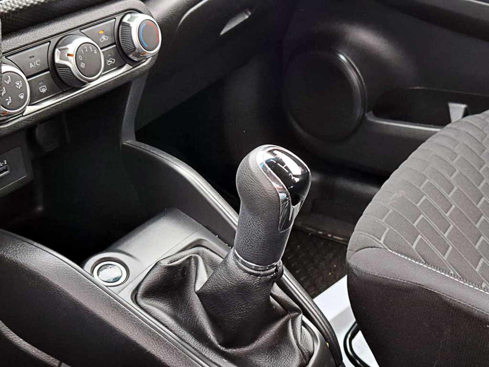 Nissan KICKS 1.6 SENSE MT 2023 - Imagen 19 de 20