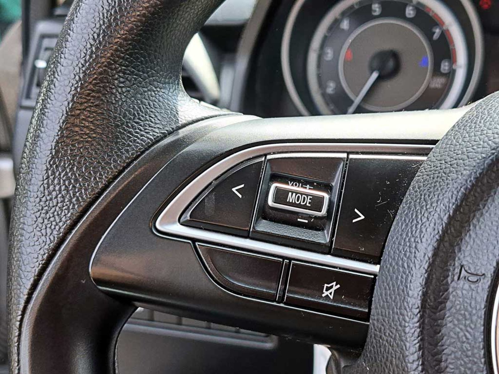 Suzuki DZIRE 1.2 GL MT 2023 - Imagen 15 de 18