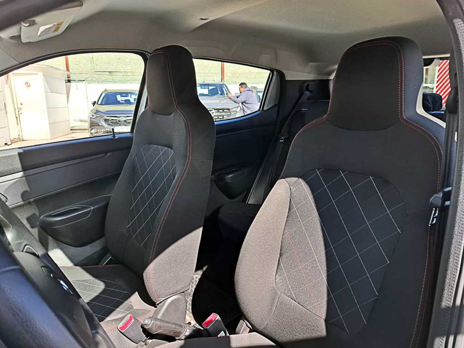 Renault KWID 1.0 HB ZEN MT 2024 - Imagen 15 de 19