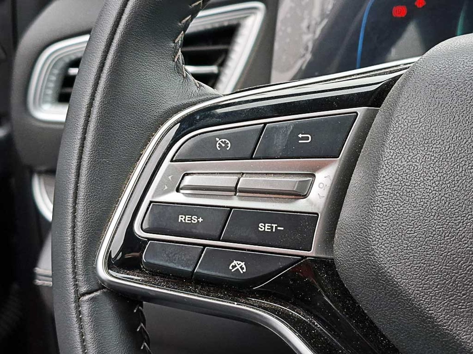 DFSK SUV 600 (IN) 1.5 T LUXURY AT 2024 - Imagen 17 de 20