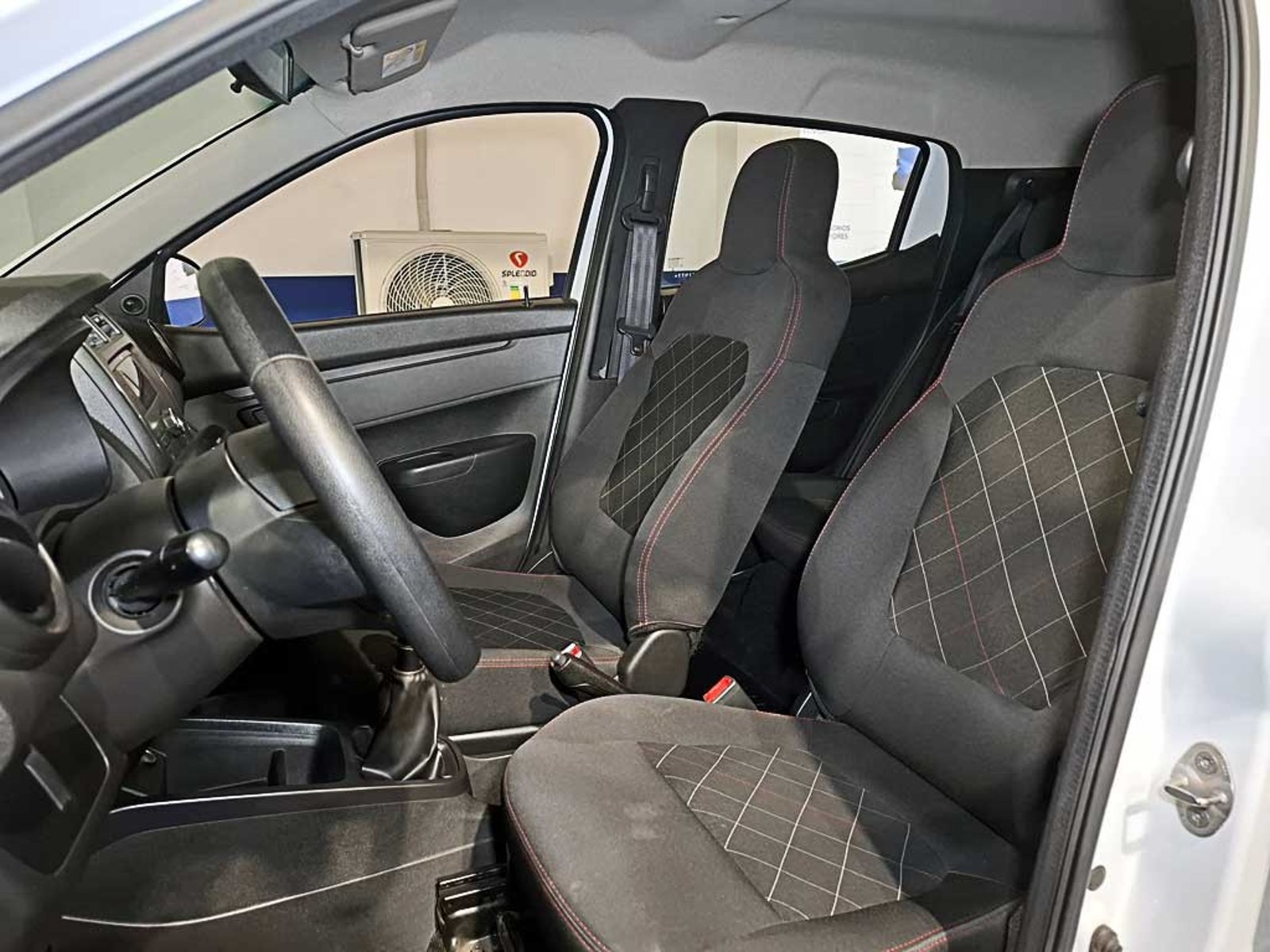 RENAULT KWID (IN) 1.0 HB ZEN MT 2024 - Imagen 12 de 19