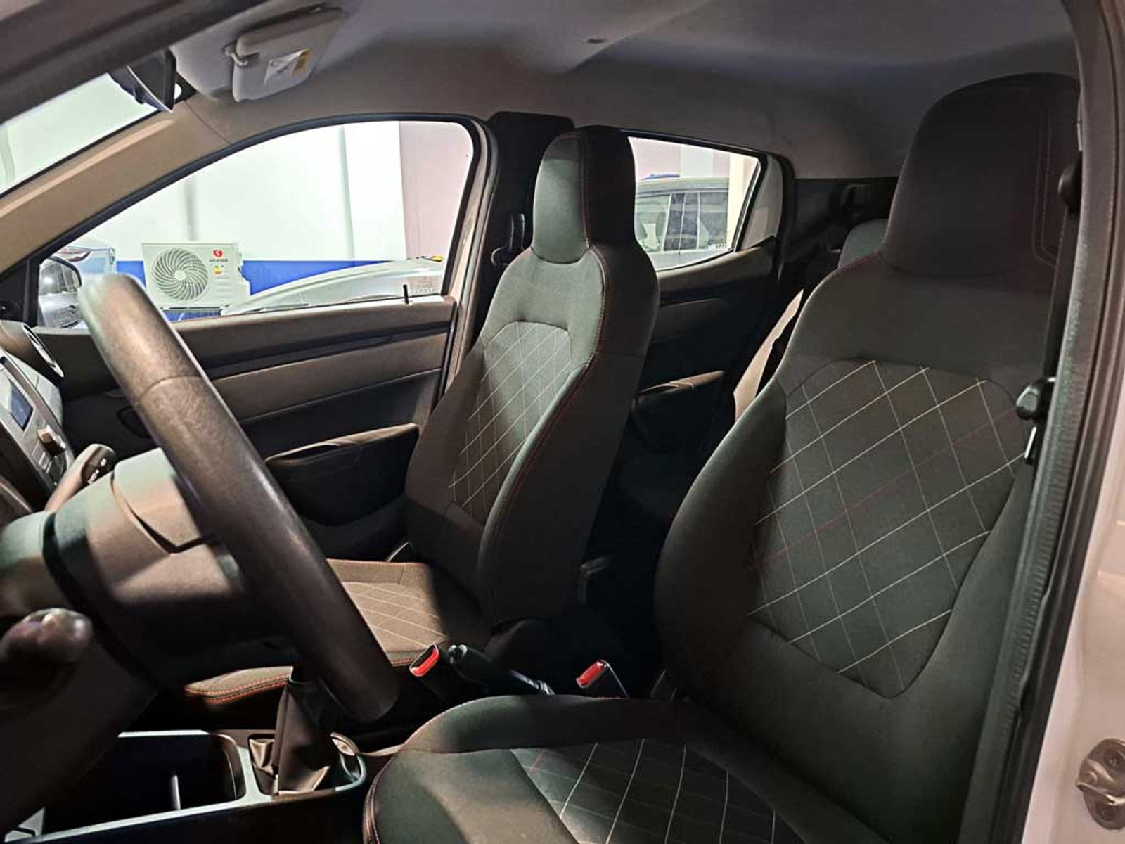 Renault KWID 1.0 HB INTENS MT 2024 - Imagen 12 de 16