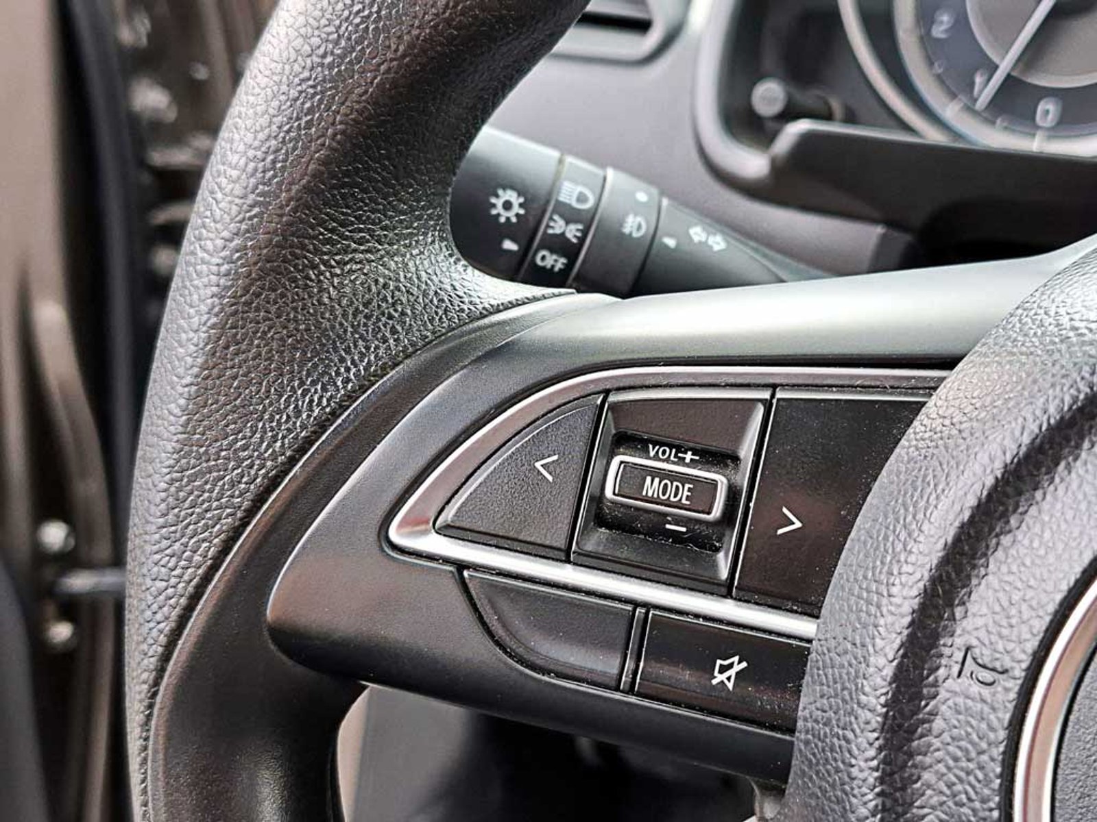 Suzuki DZIRE 1.2 GL MT 2024 - Imagen 16 de 19