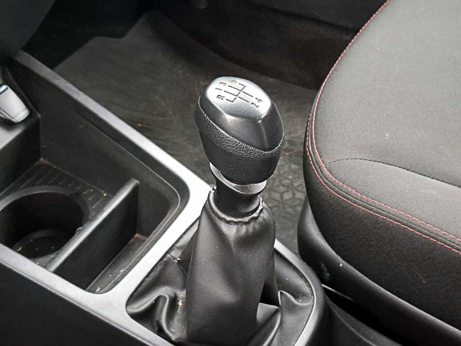 Renault KWID 1.0 HB ZEN MT 2024 - Imagen 18 de 18