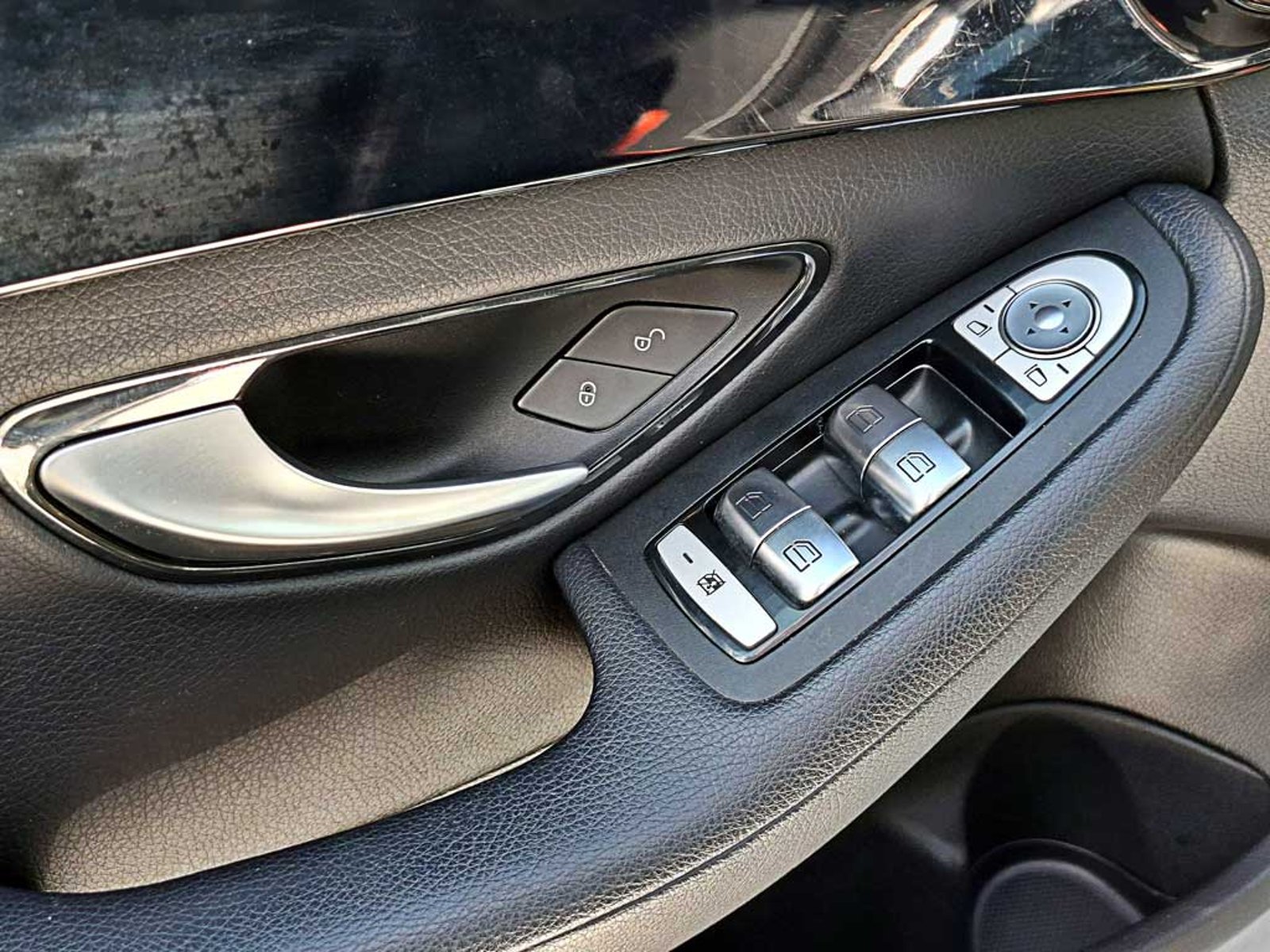 Mercedes-Benz C 300 C 300E 2.0 AT 2021 - Imagen 11 de 20