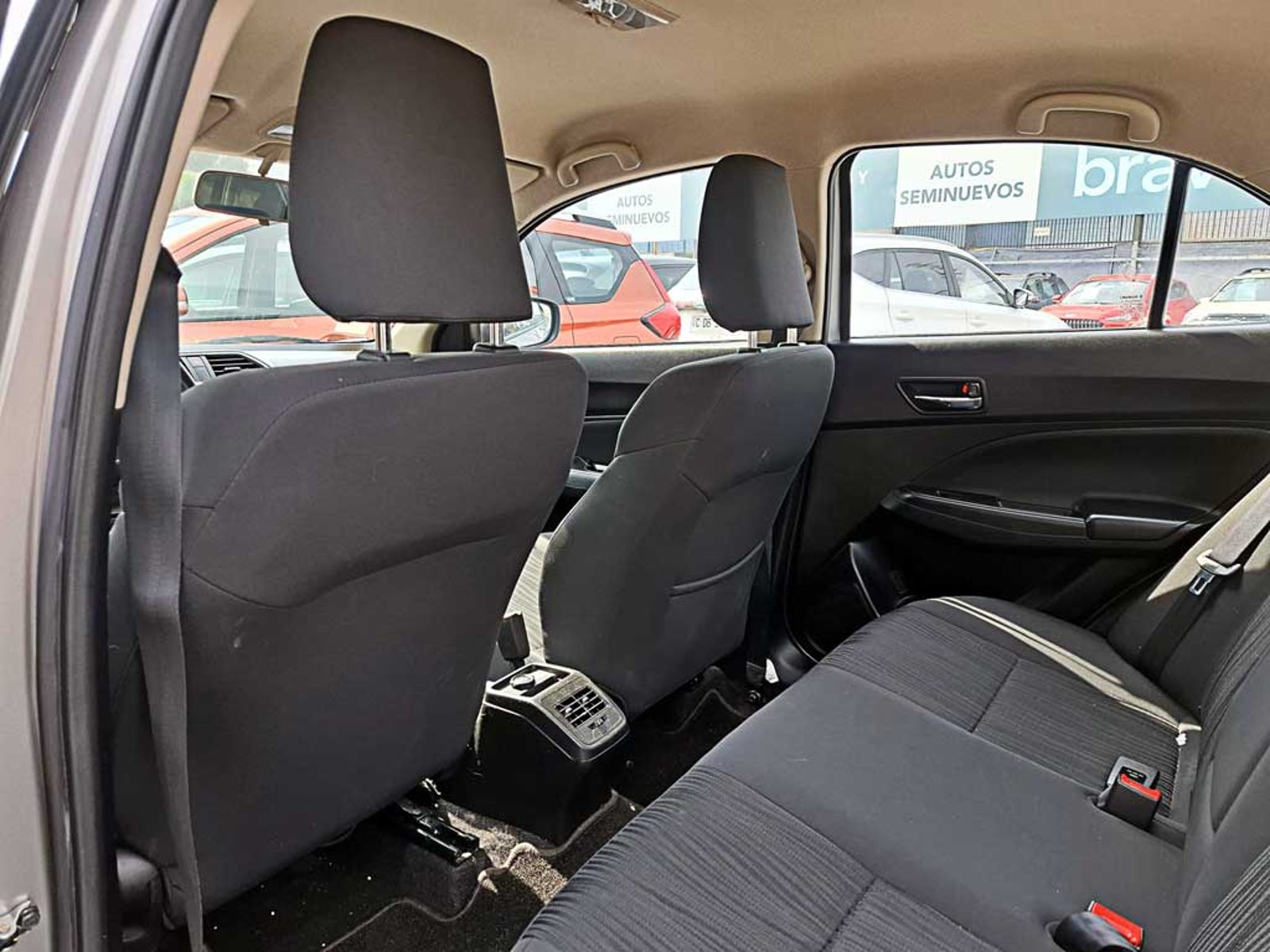 Suzuki DZIRE 1.2 GL MT 2023 - Imagen 14 de 18