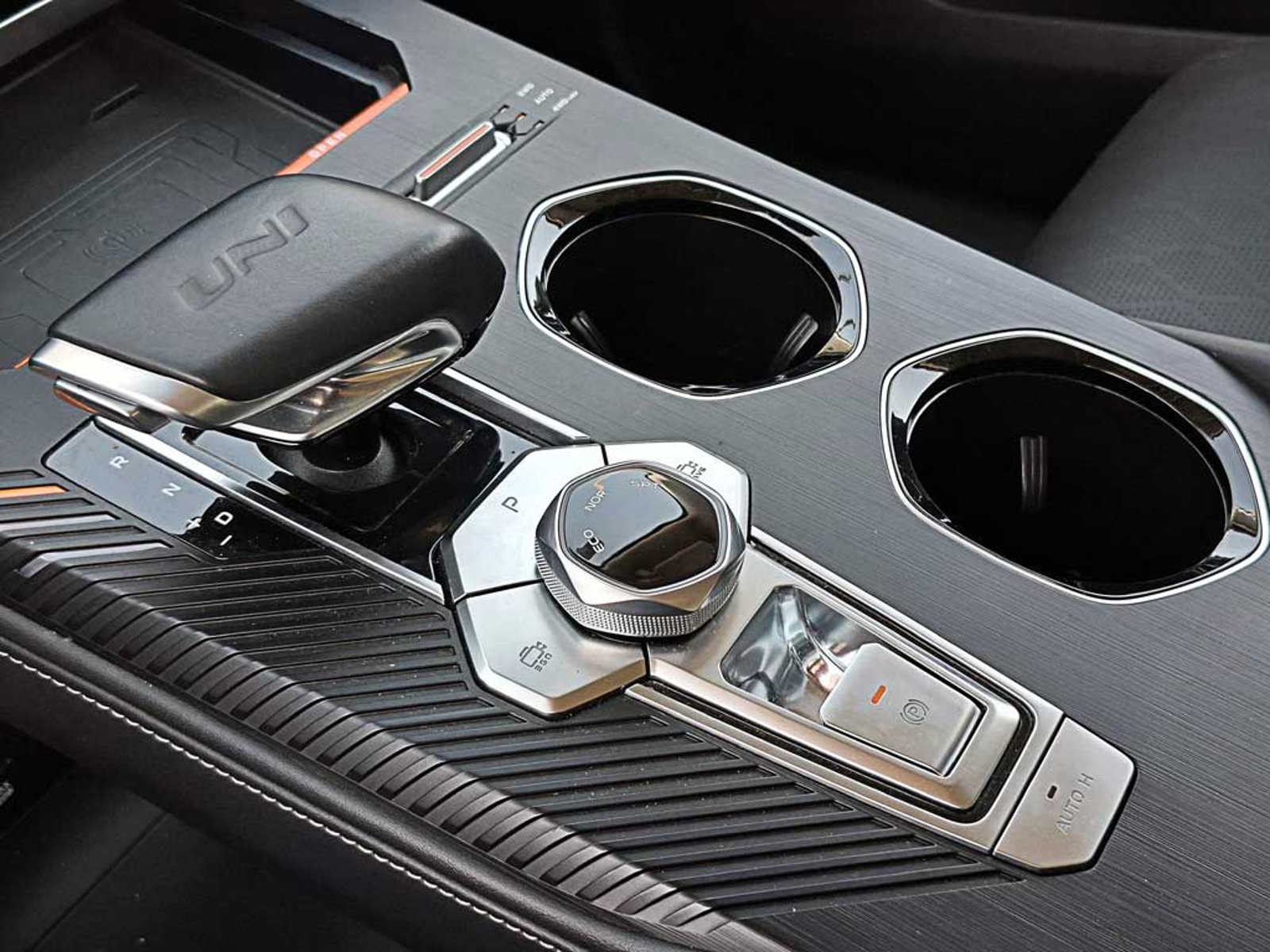 Changan UNI-K 2.0 T LUXURY AT 2025 - Imagen 19 de 20