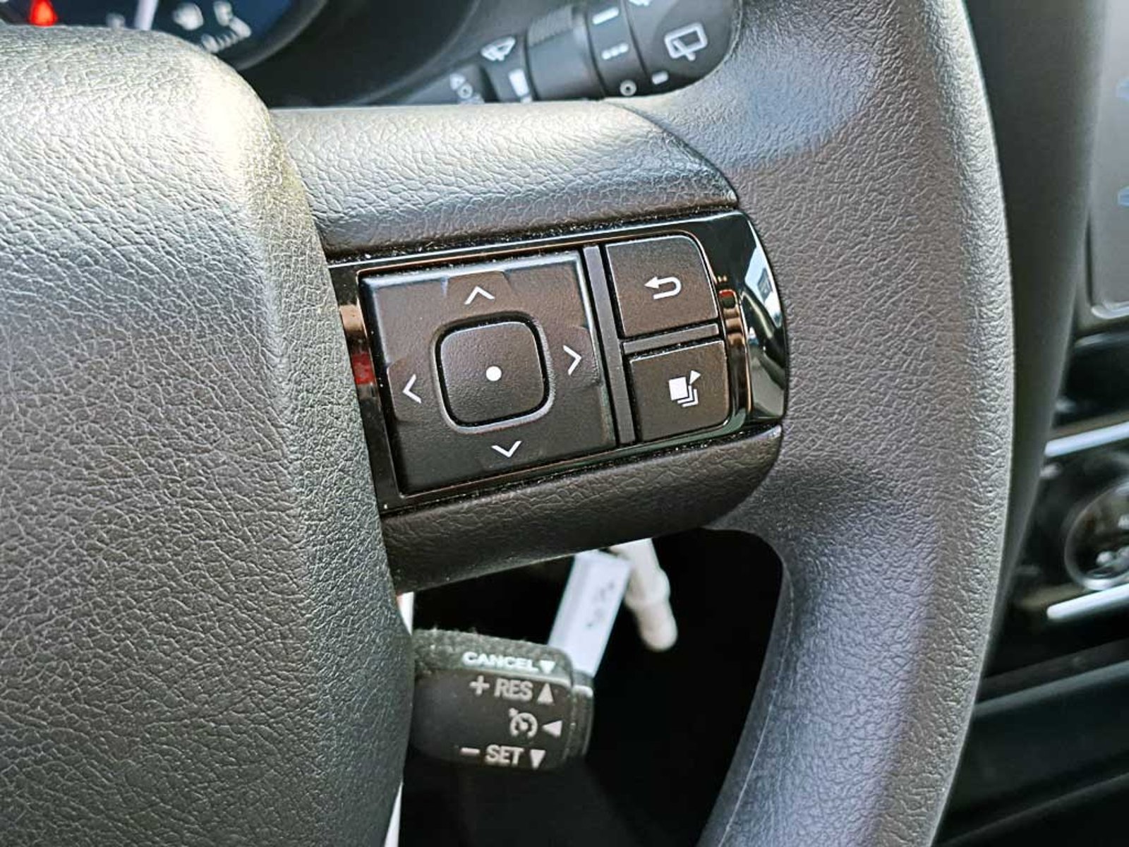 Toyota FORTUNER 2.7 SR5 AT 2025 - Imagen 18 de 20