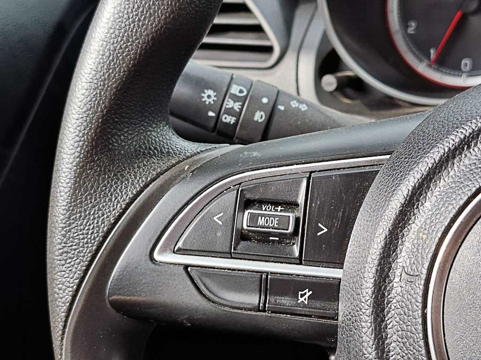 SUZUKI SWIFT (IN) 1.2 SPORT GL MT 2024 - Imagen 16 de 20