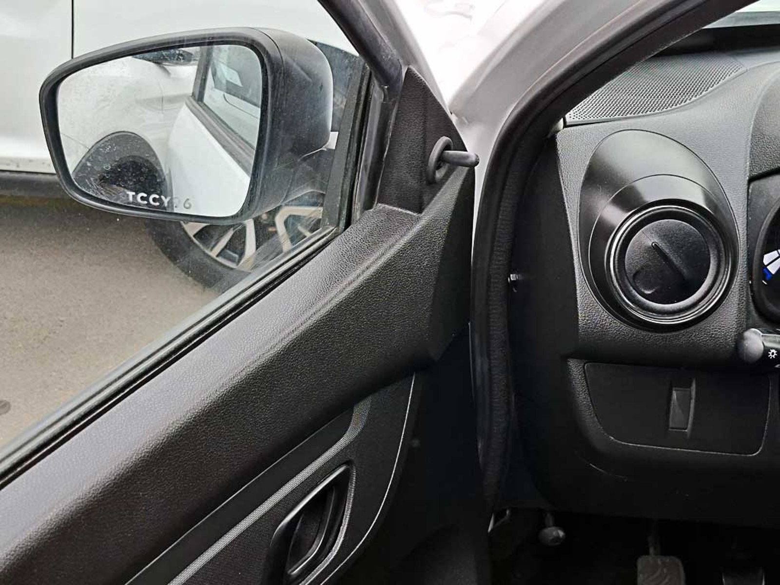 Renault KWID (IN) 1.0 HB INTENS MT 2024 - Imagen 14 de 19