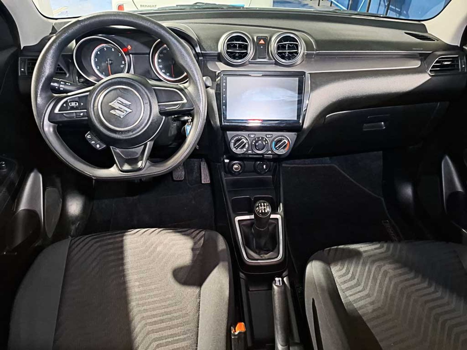 SUZUKI SWIFT (IN) 1.2 GL MT 2024 - Imagen 12 de 17