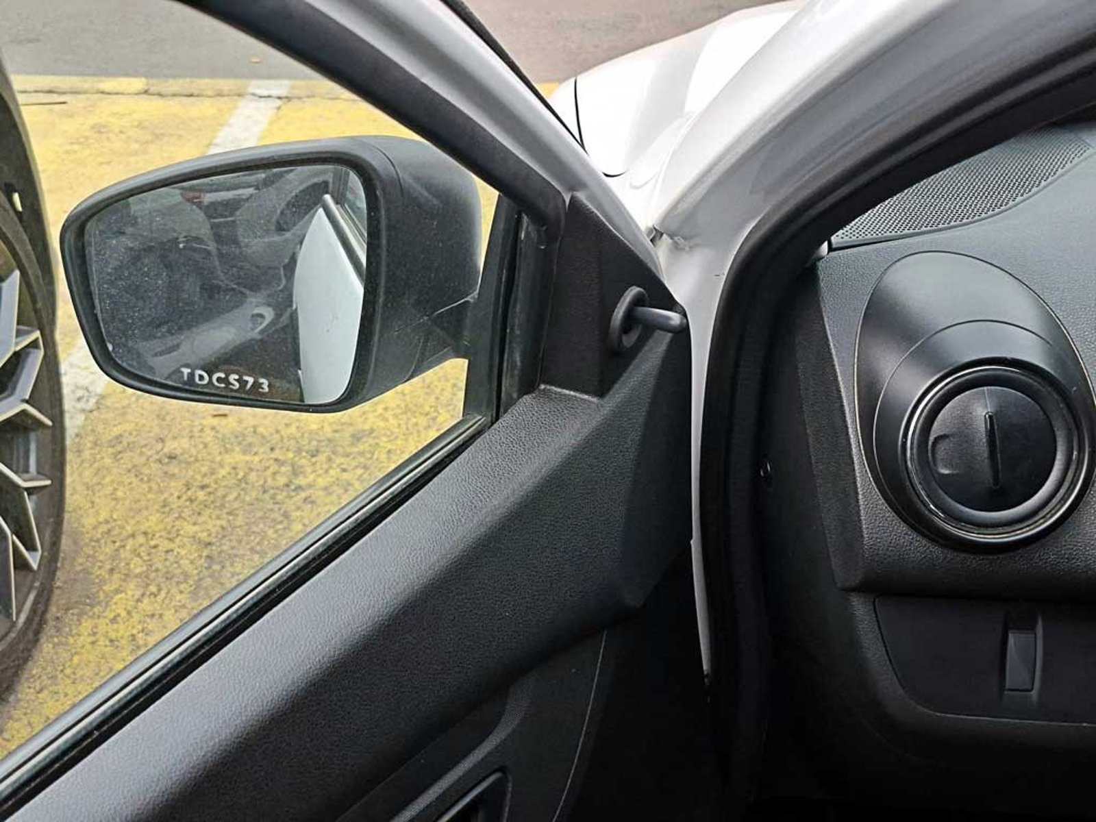 Renault KWID 1.0 HB ZEN MT 2024 - Imagen 14 de 19