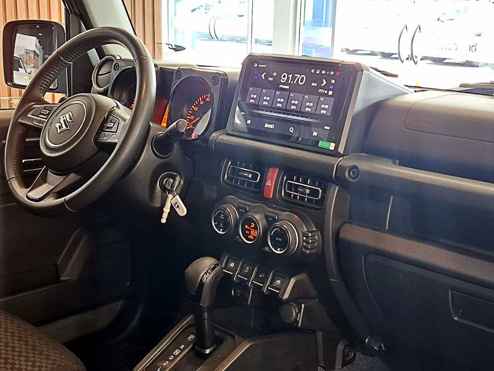 Suzuki JIMNY 1.5 GLX AT 4X4 2024 - Imagen 15 de 20