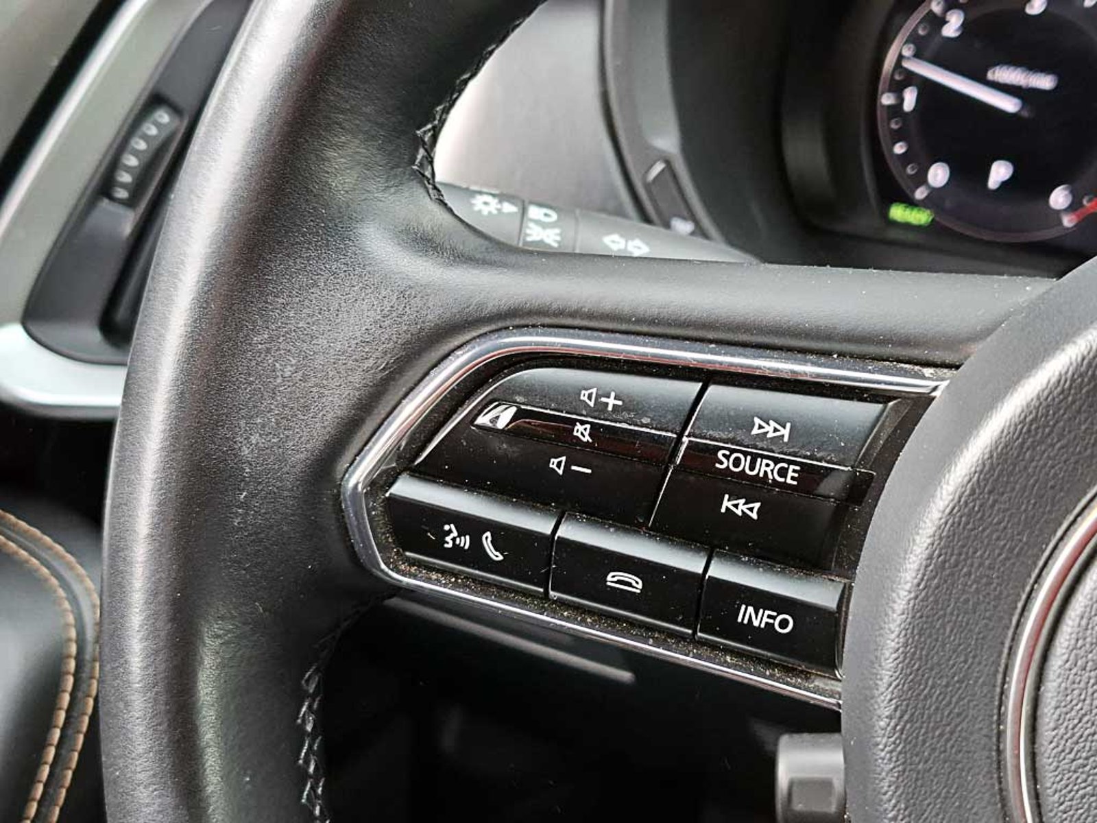 Mazda CX-60 3.3 MHEV PREMIUM SPORT AWD AT 5P 2025 - Imagen 16 de 18