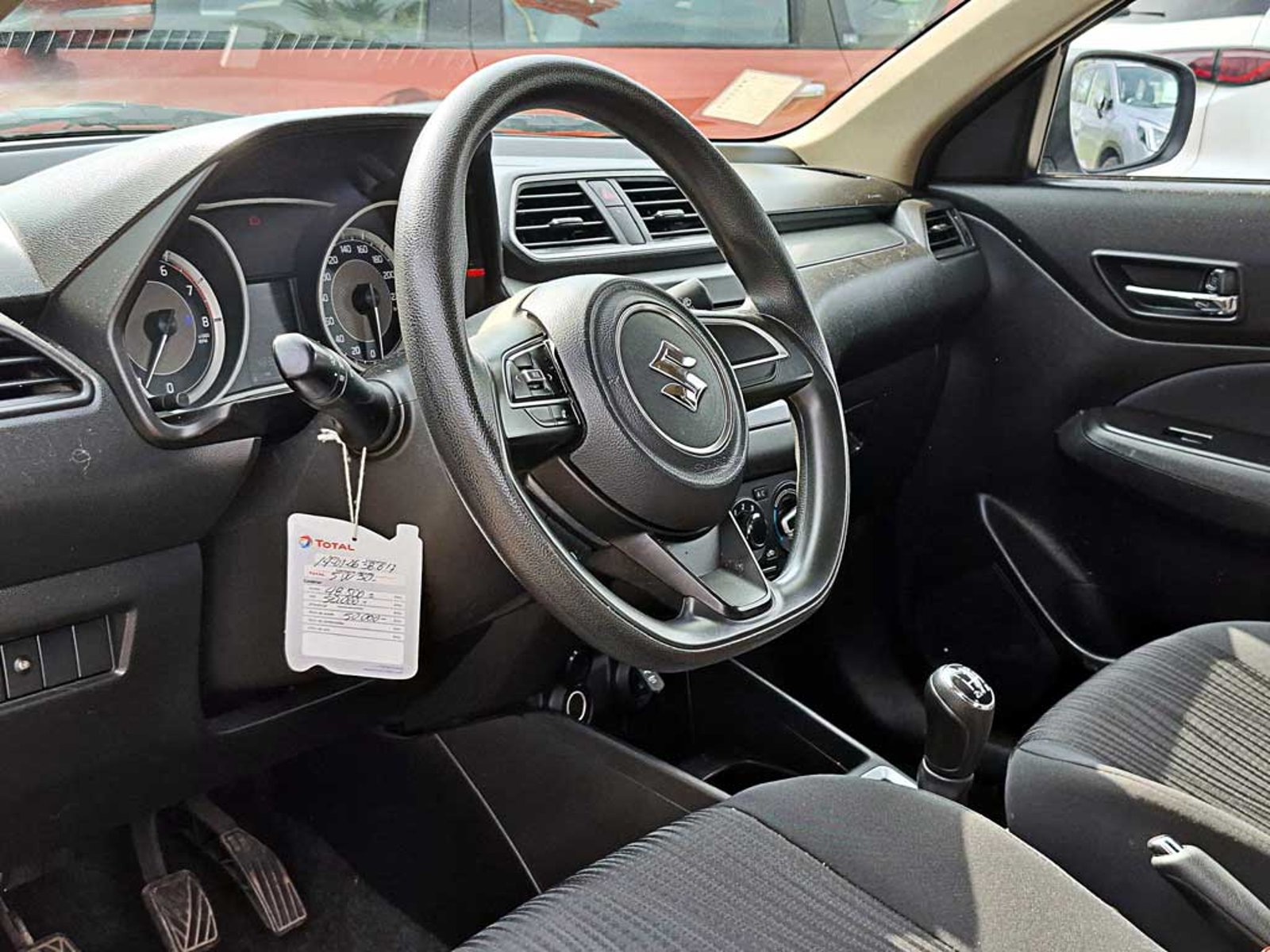 Suzuki DZIRE 1.2 GL MT 2023 - Imagen 12 de 18