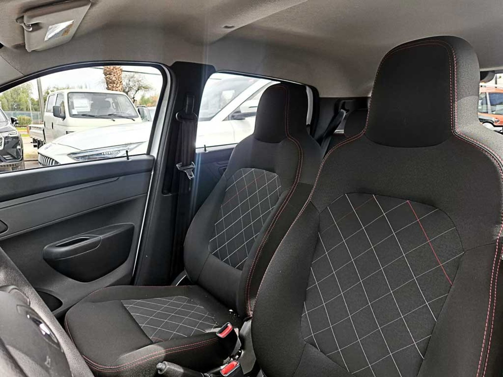 Renault KWID 1.0 HB ZEN MT 2024 - Imagen 15 de 19
