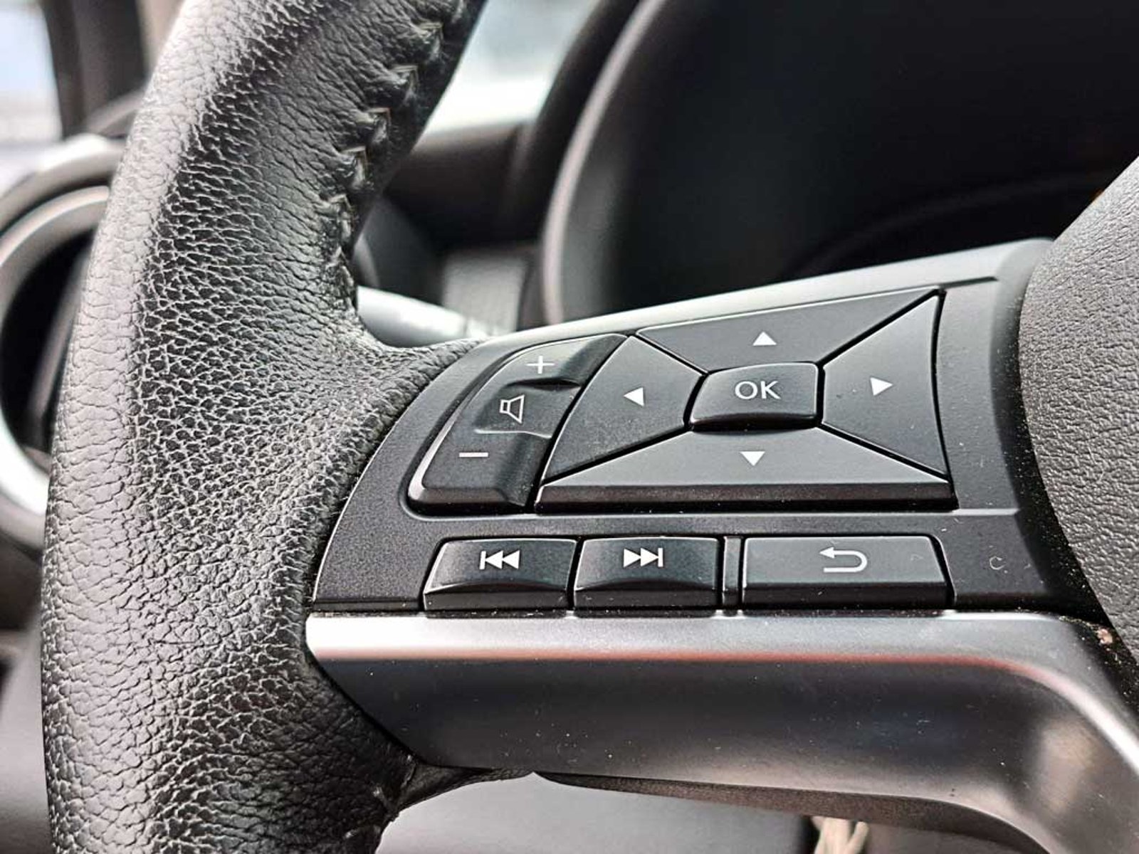 Nissan KICKS 1.6 SENSE MT 2023 - Imagen 16 de 20