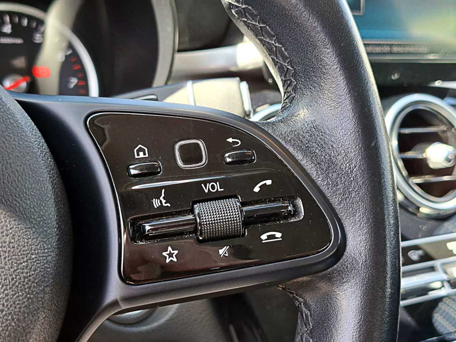Mercedes-Benz C 300 C 300E 2.0 AT 2021 - Imagen 18 de 20