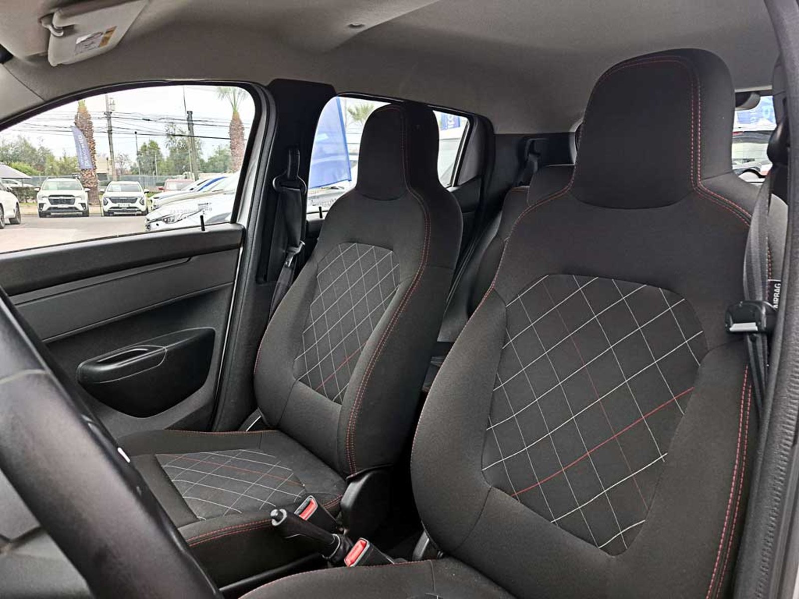 Renault KWID 1.0 HB ZEN MT 2024 - Imagen 14 de 18
