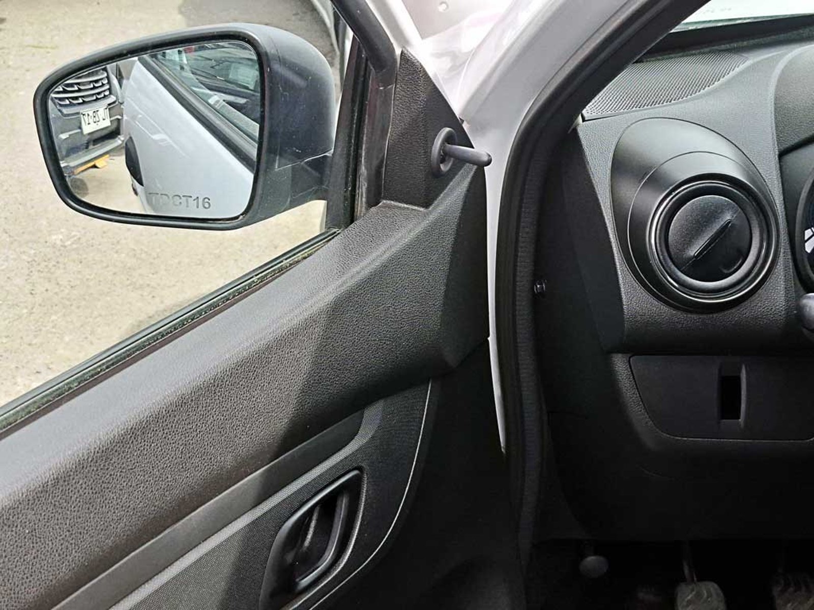 Renault KWID 1.0 HB ZEN MT 2024 - Imagen 13 de 15