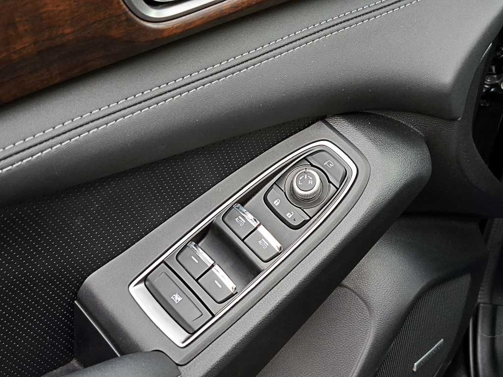 SUBARU EVOLTIS (IN) 2.4 T TOURING GARDX AT 4X4 2026 - Imagen 12 de 20