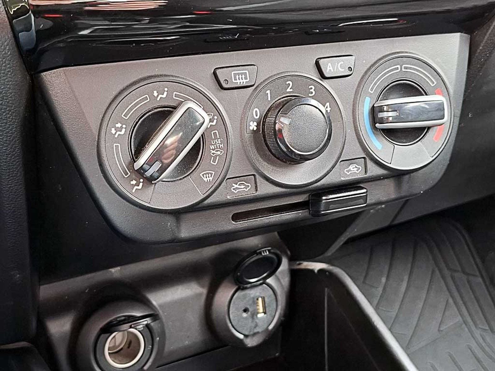 SUZUKI SWIFT (IN) 1.2 SPORT GL MT 2024 - Imagen 19 de 20