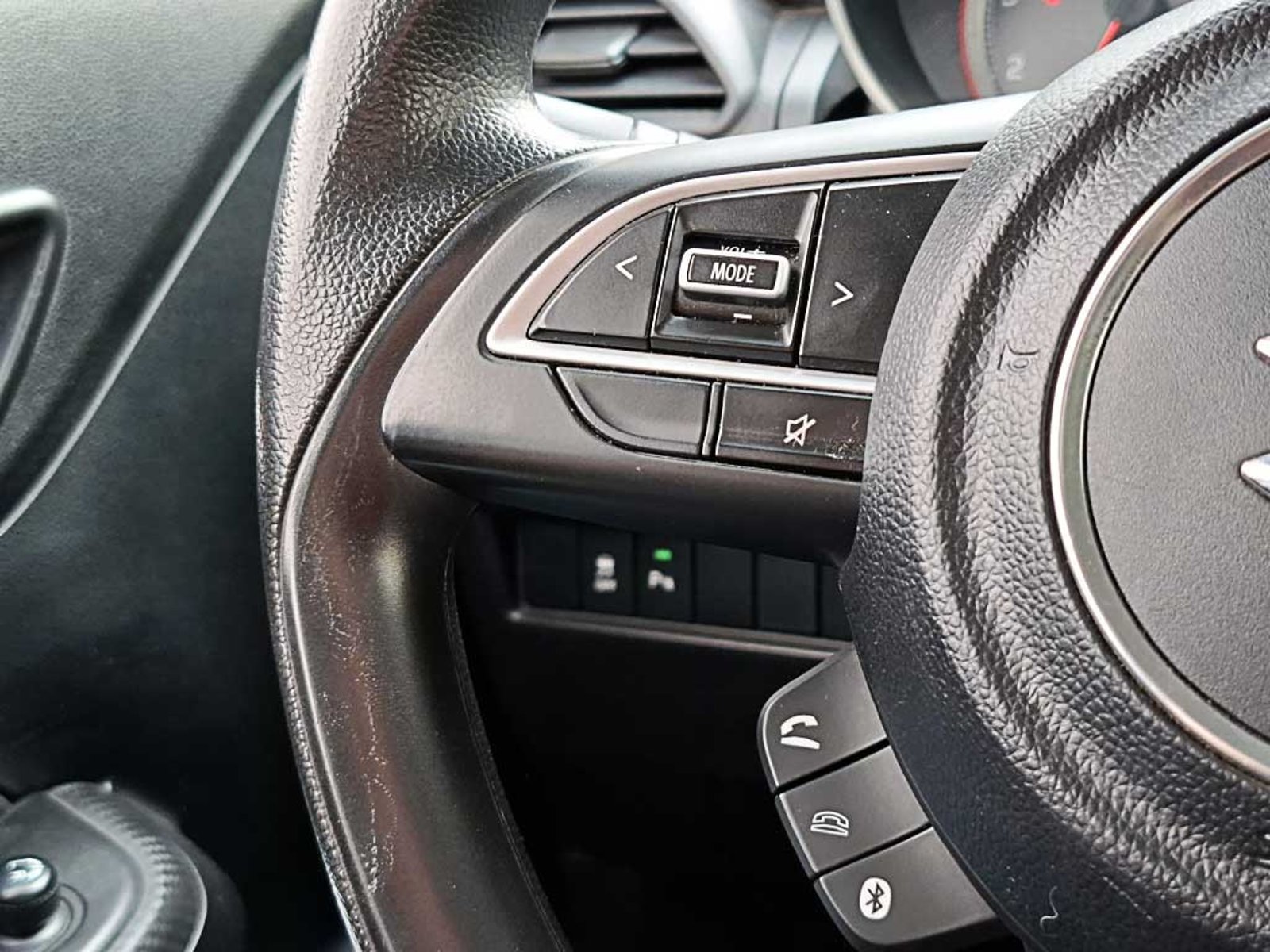SUZUKI SWIFT (IN) 1.2 SPORT GL MT 2024 - Imagen 16 de 20
