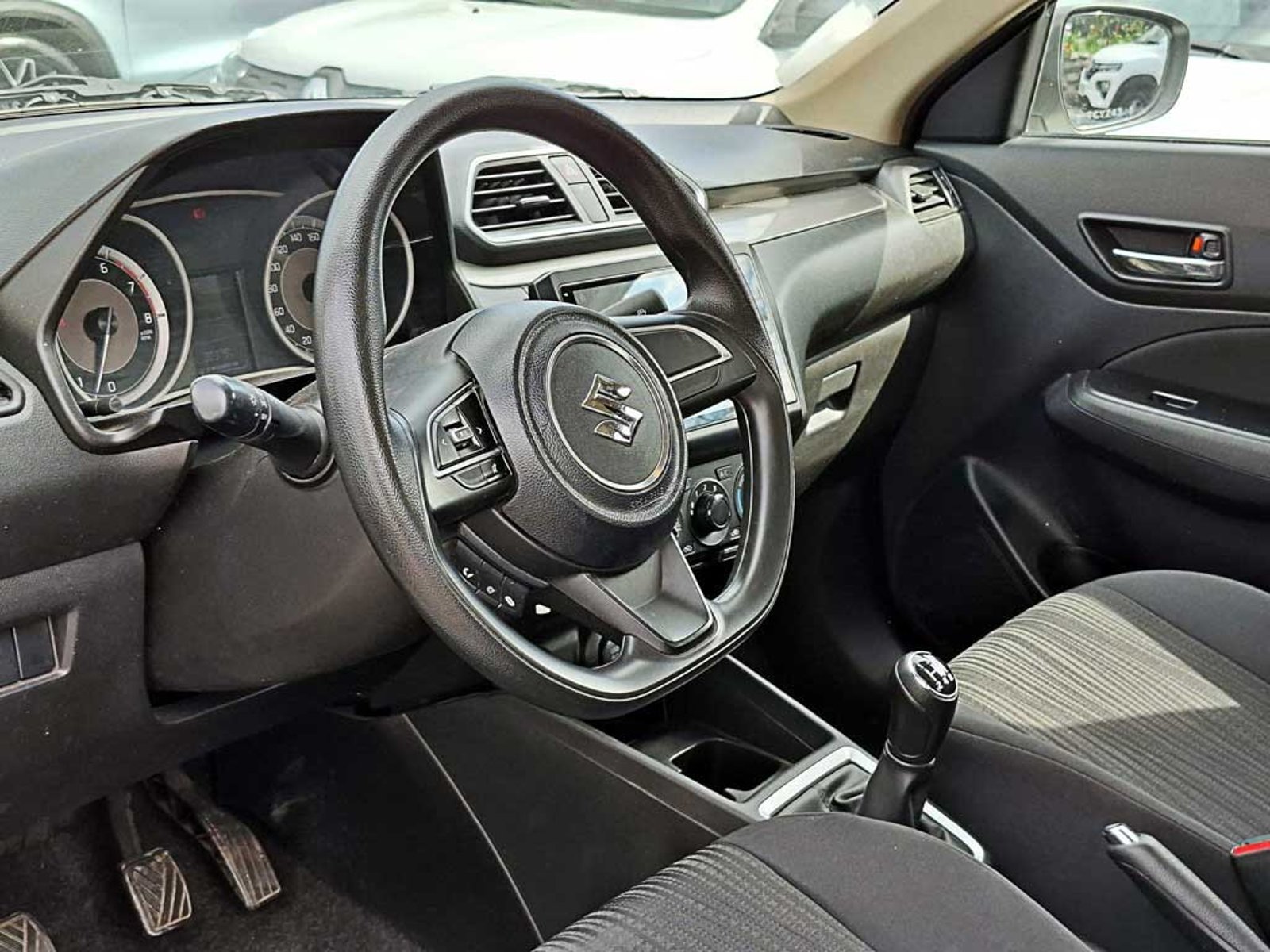 Suzuki DZIRE 1.2 GL SPORT MT 2024 - Imagen 13 de 18