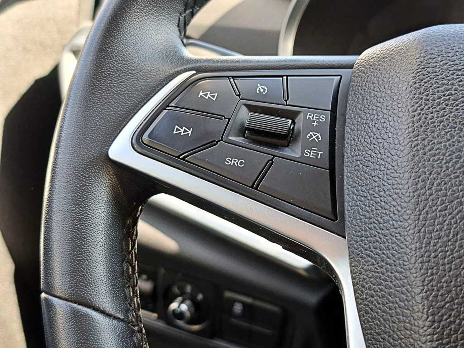 JAC JS8 1.5 LUXURY SE 6 MT 2024 - Imagen 17 de 20