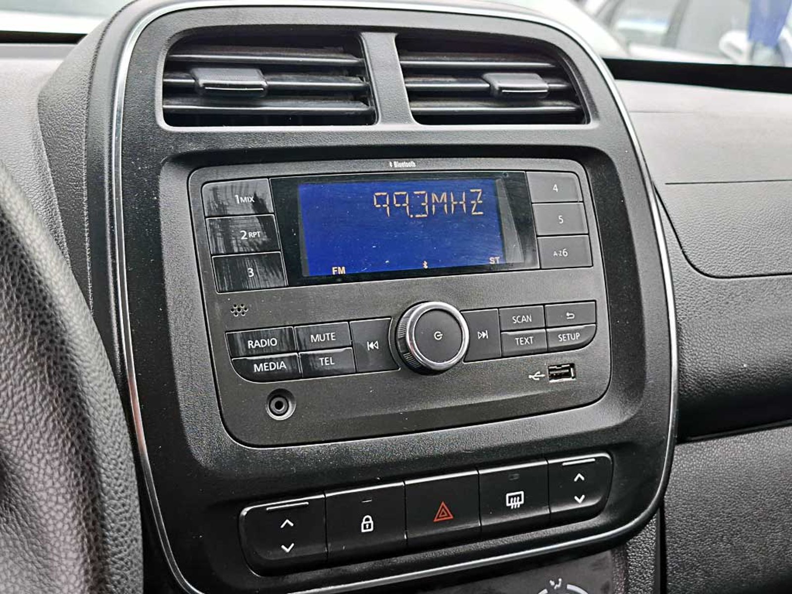 Renault KWID (IN) 1.0 HB INTENS MT 2024 - Imagen 17 de 19