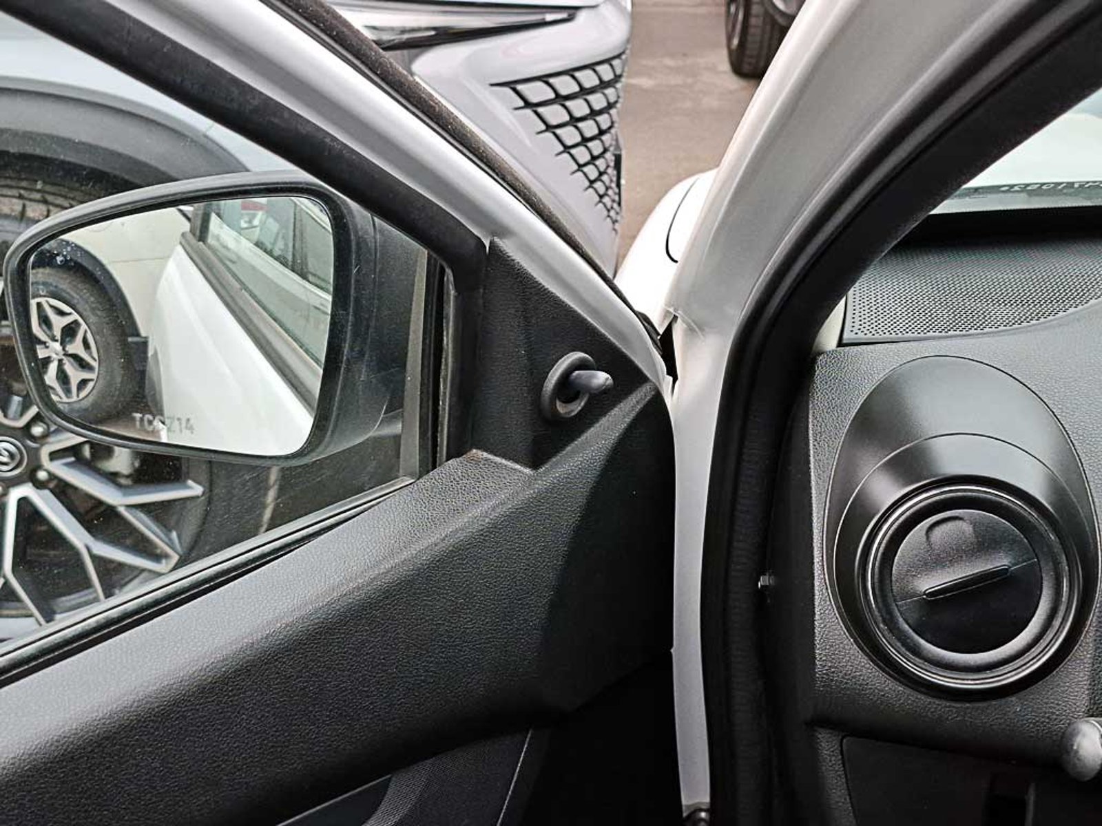 Renault KWID (IN) 1.0 HB INTENS MT 2024 - Imagen 14 de 19