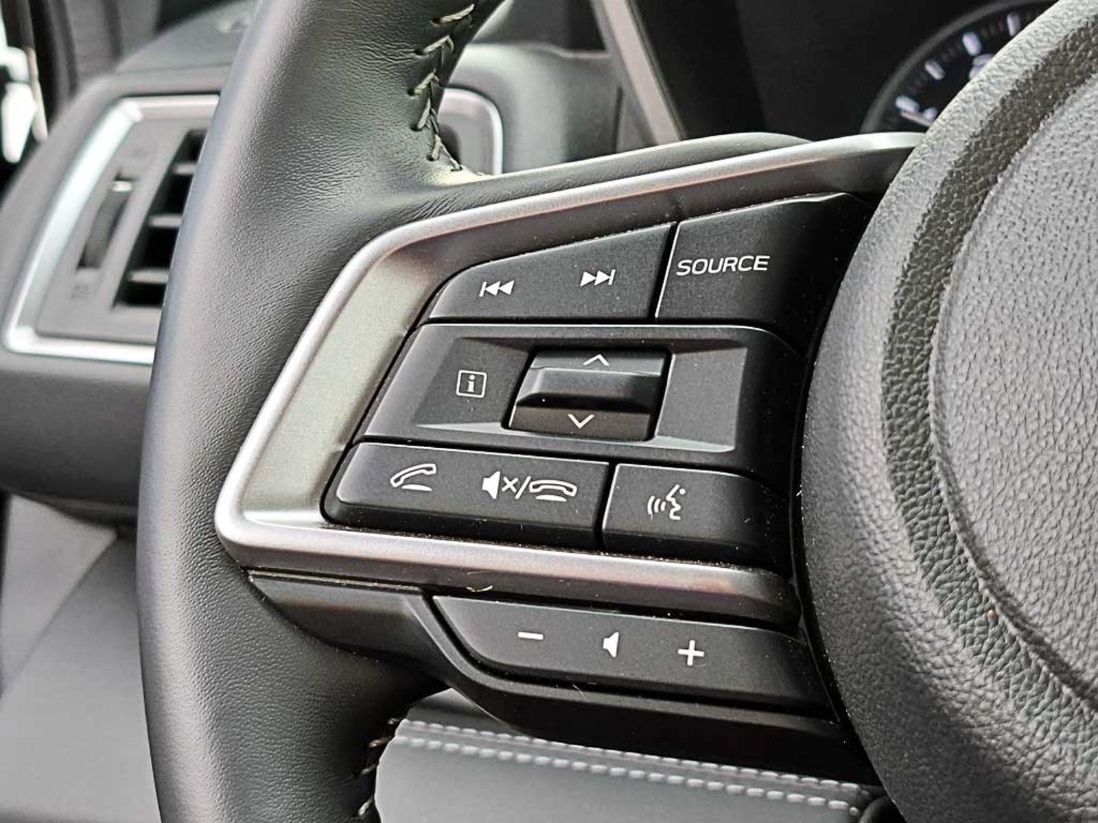 SUBARU EVOLTIS (IN) 2.4 T TOURING GARDX AT 4X4 2026 - Imagen 18 de 20