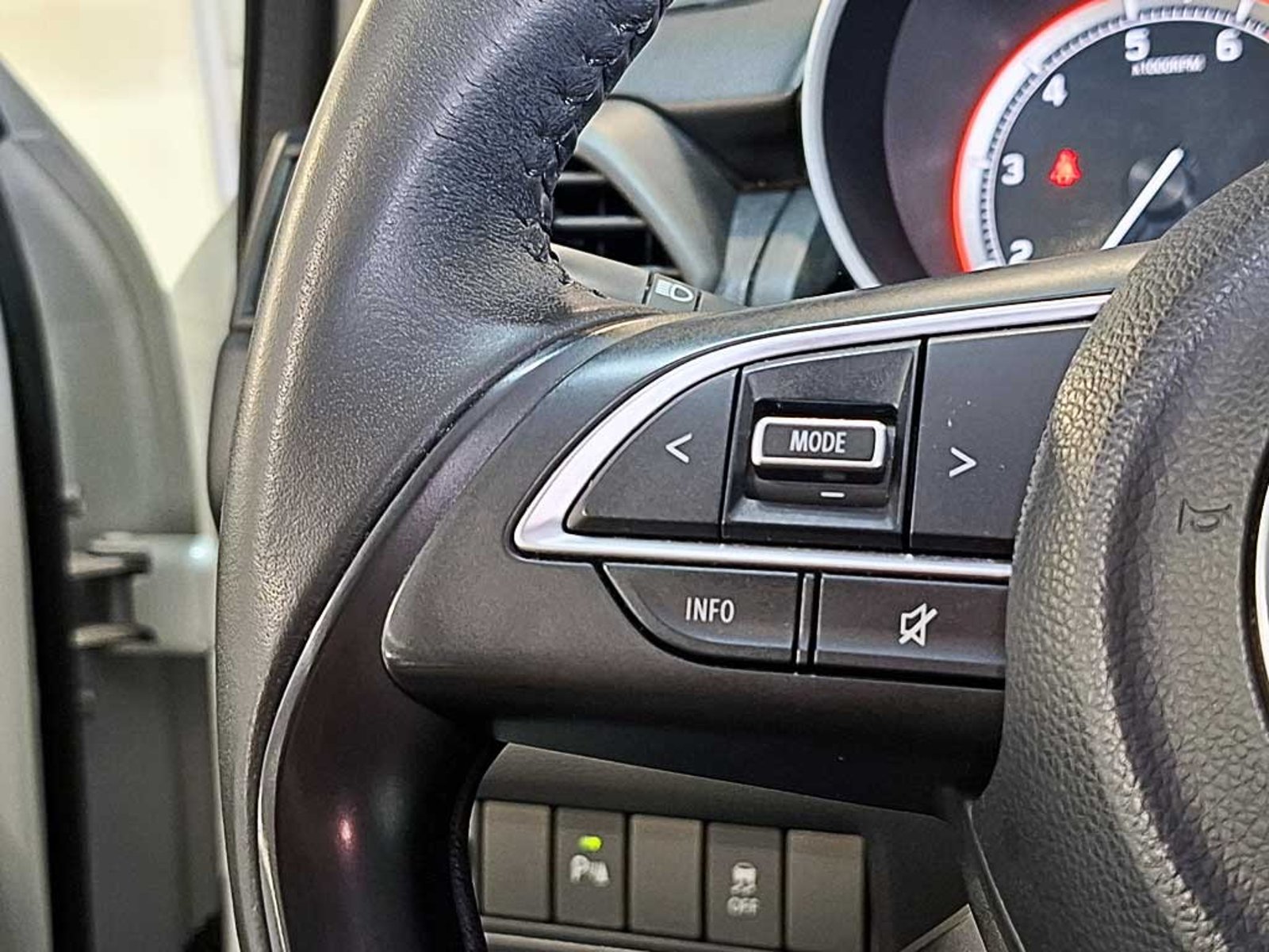 SUZUKI SWIFT 1.2 GLX PLUS AT 2023 - Imagen 16 de 20