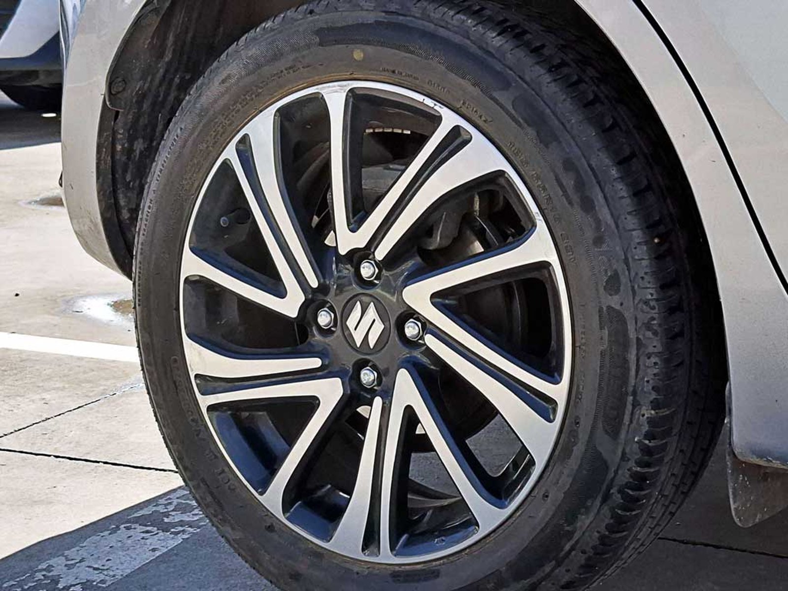 Suzuki SWIFT 1.2 GLX PLUS MT 2023 - Imagen 7 de 19