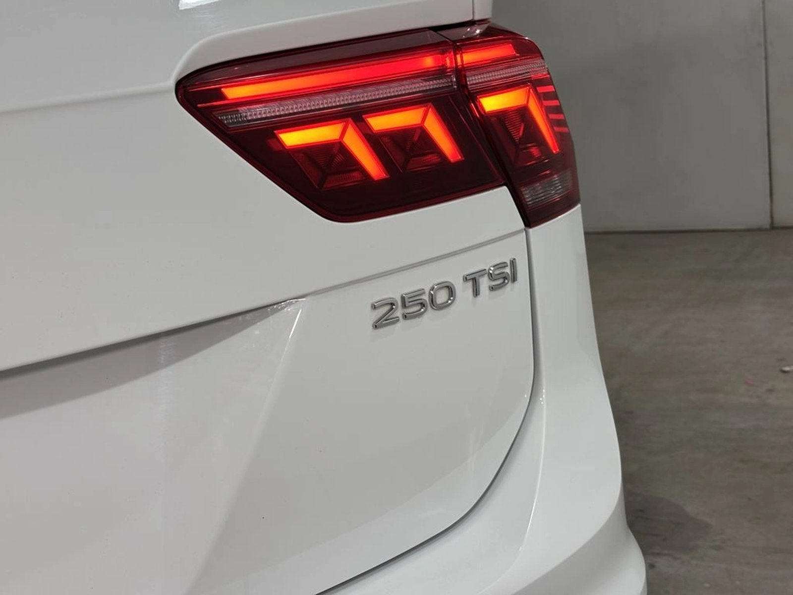 Volkswagen TIGUAN 1.4 TSI AT Highline 2024 - Imagen 7 de 18