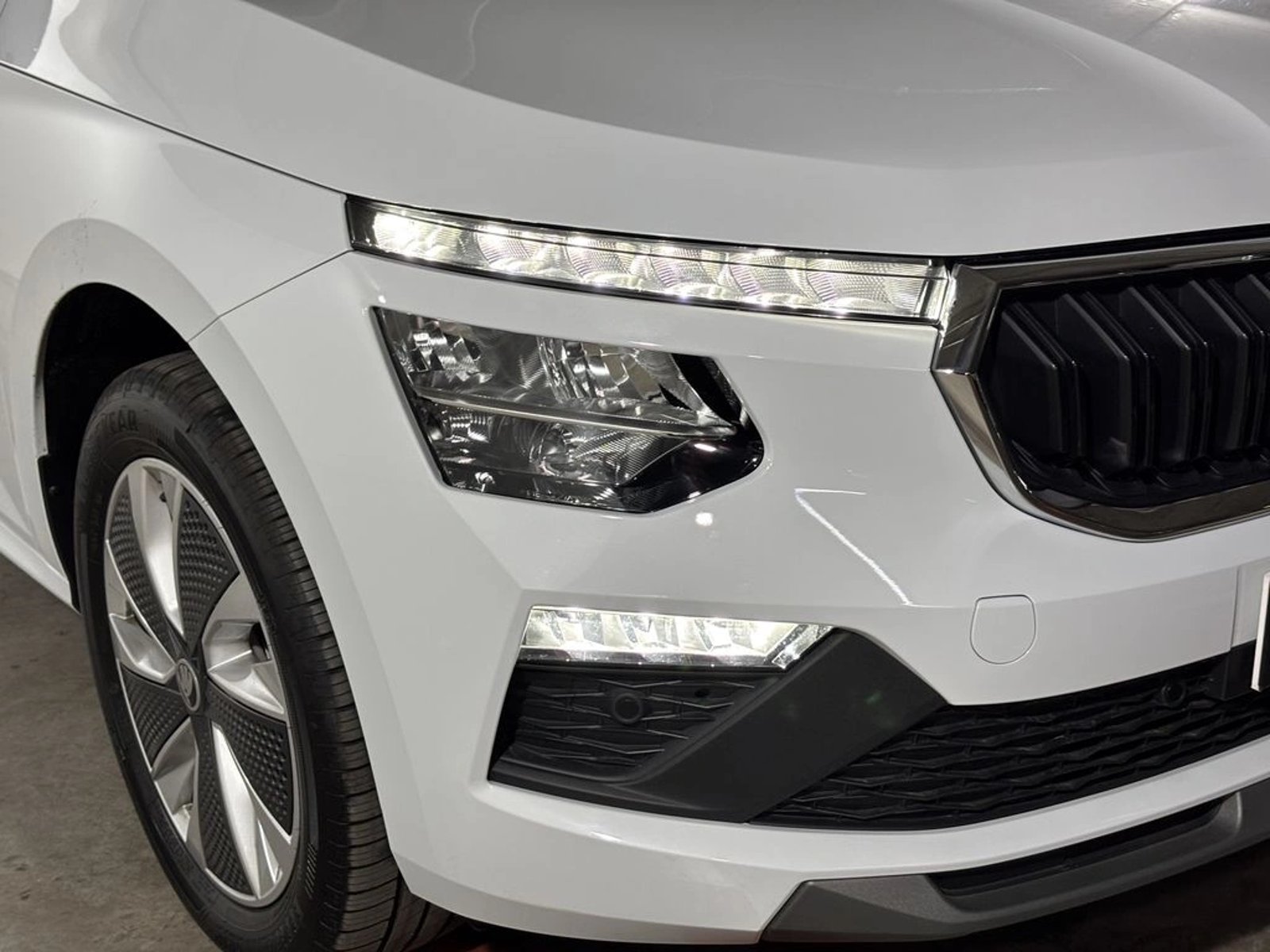 Skoda KAMIQ 1.5 TSI AT - Design 2027 - Foto 4 de 20
