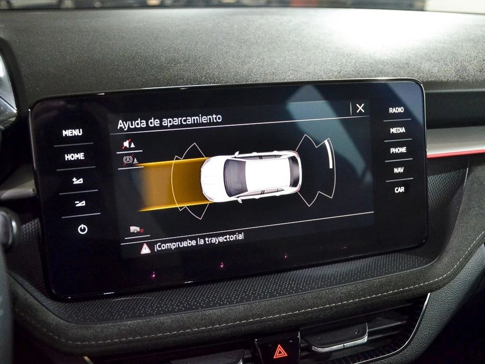 SKODA FABIA 1.0  TSI MT - Ambition 2023 - Imagen 10 de 12
