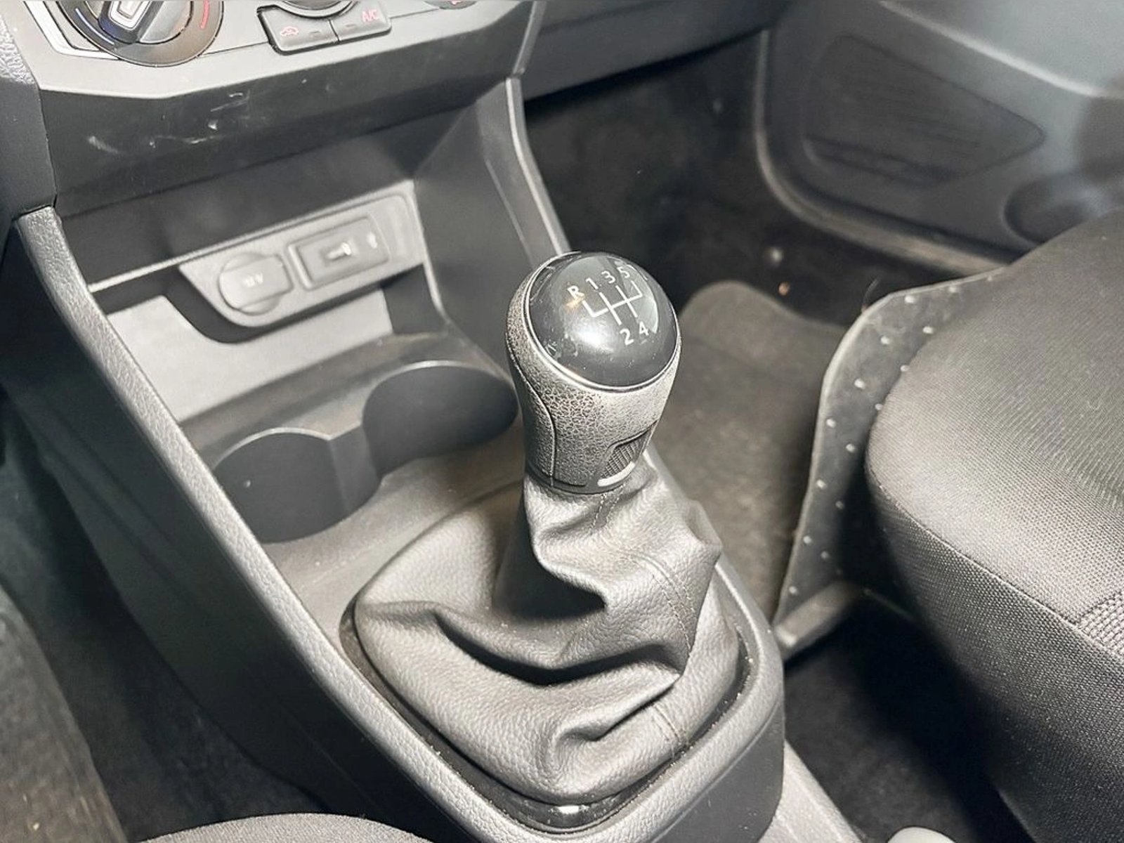 VOLKSWAGEN SAVEIRO 1.6 MT Cabina Doble 2026 - Imagen 9 de 13