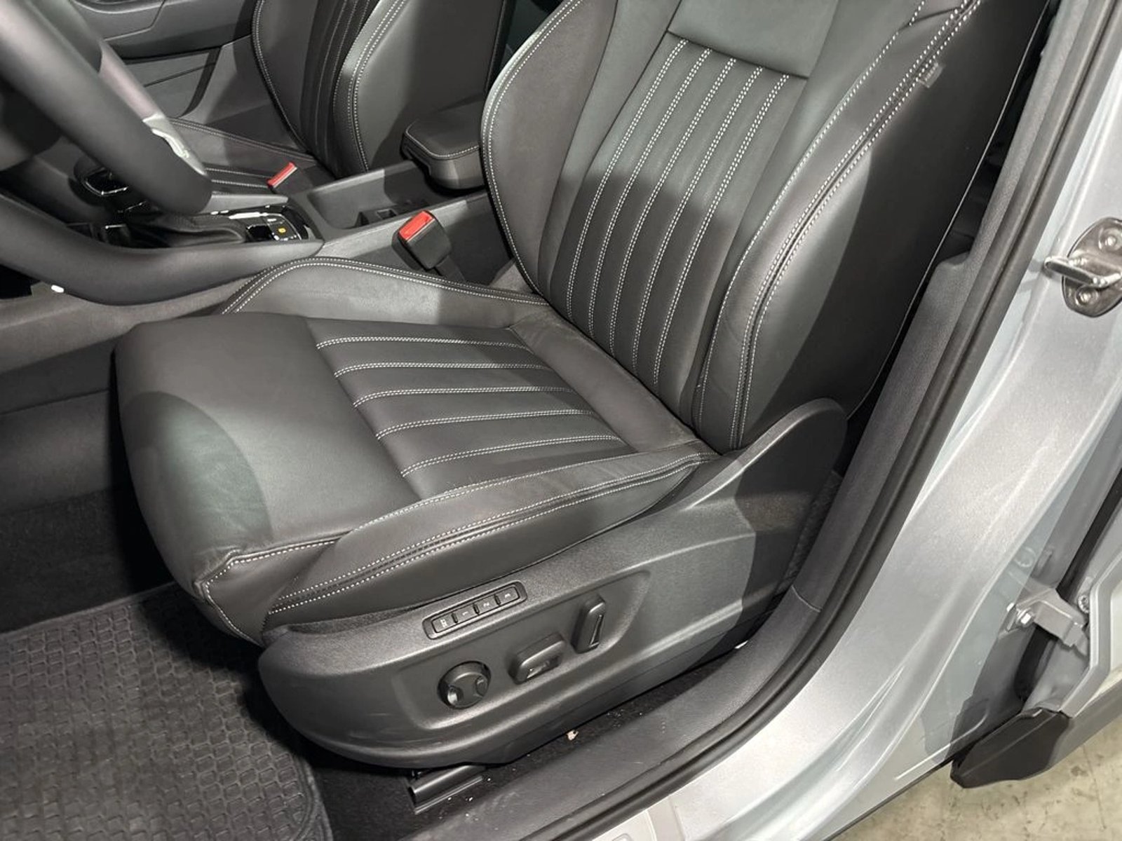 SKODA KAROQ 1.4 TSI DESIGN 4X2 AT 5P 2026 - Imagen 10 de 19